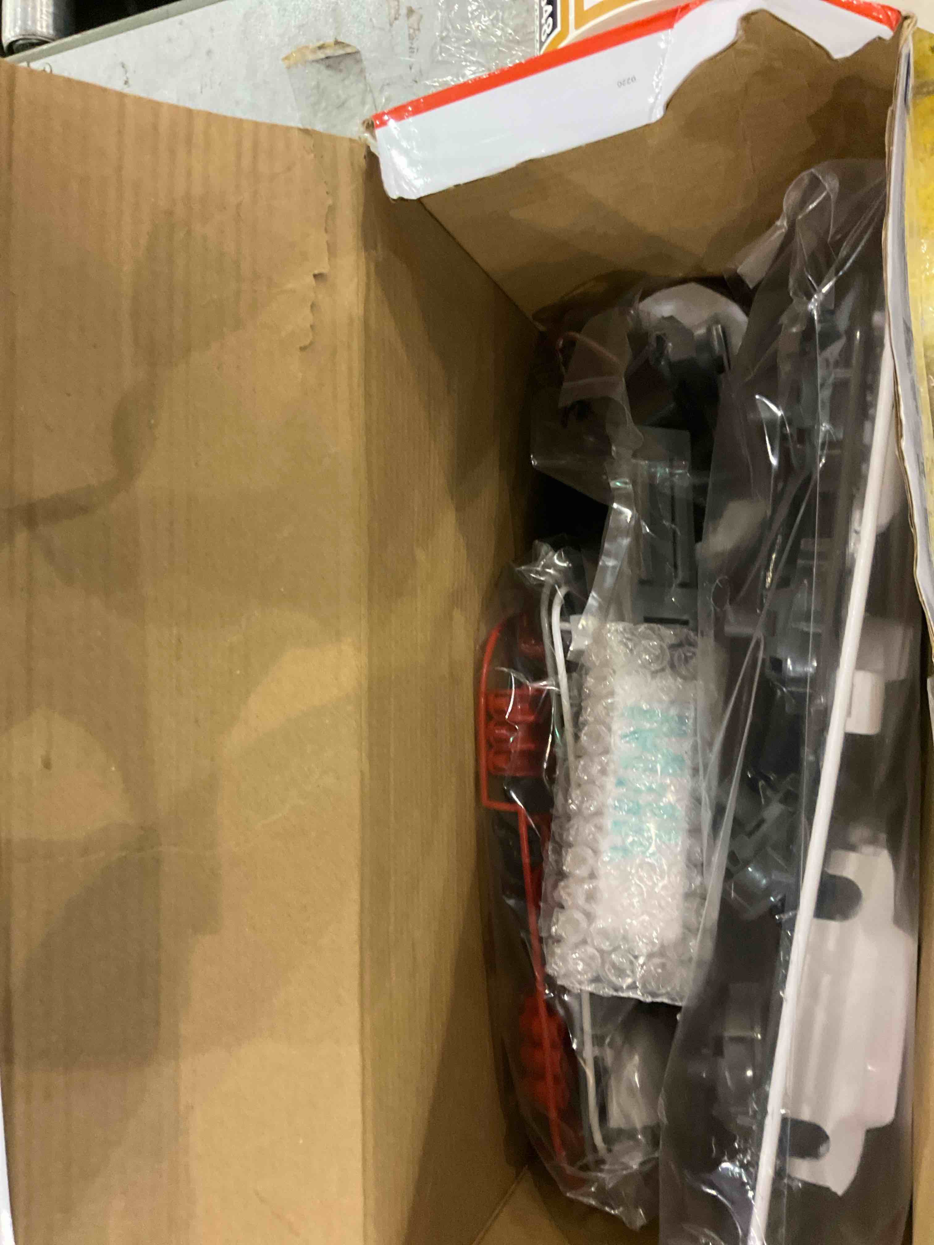 https://s3.amazonaws.com/lotting-images-prod/bidfta/BRN0325849_1736189260809.jpeg
