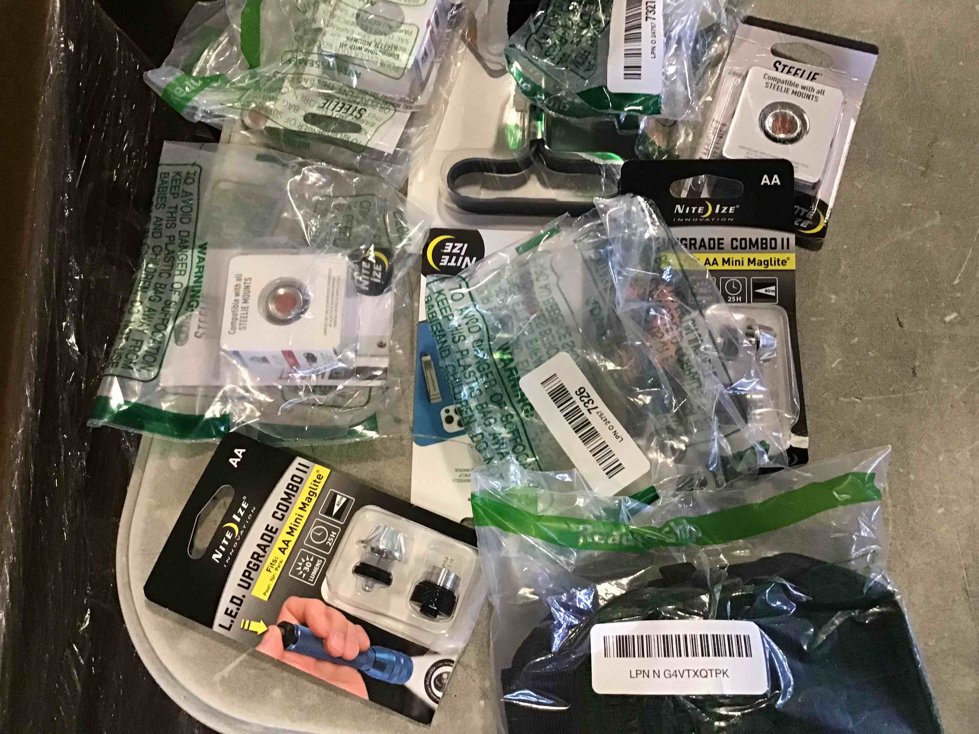 https://s3.amazonaws.com/lotting-images-prod/bidfta/BRN0330983_1728494565621.jpeg