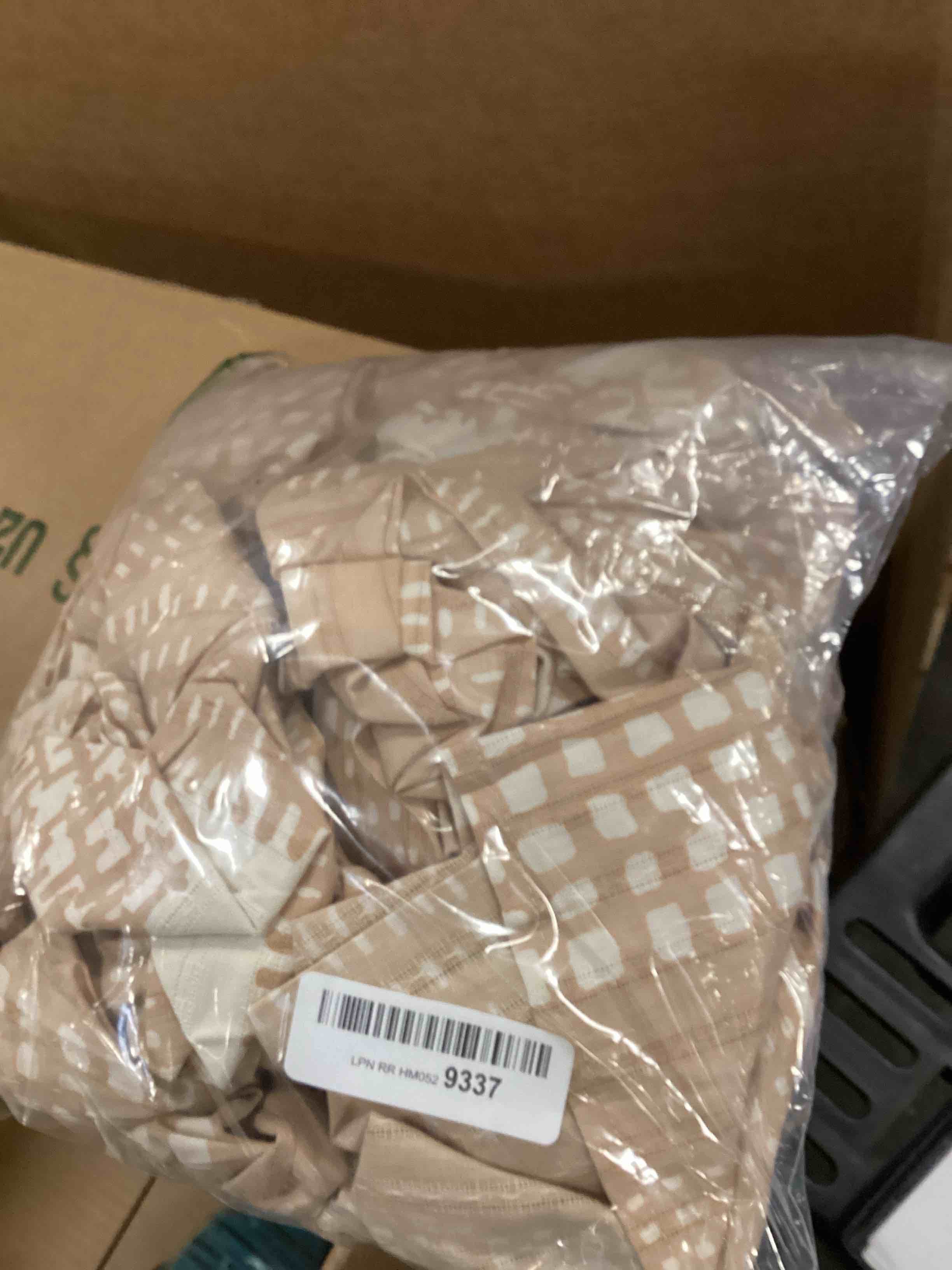 https://s3.amazonaws.com/lotting-images-prod/bidfta/BRN0336782_1728915945920.jpeg