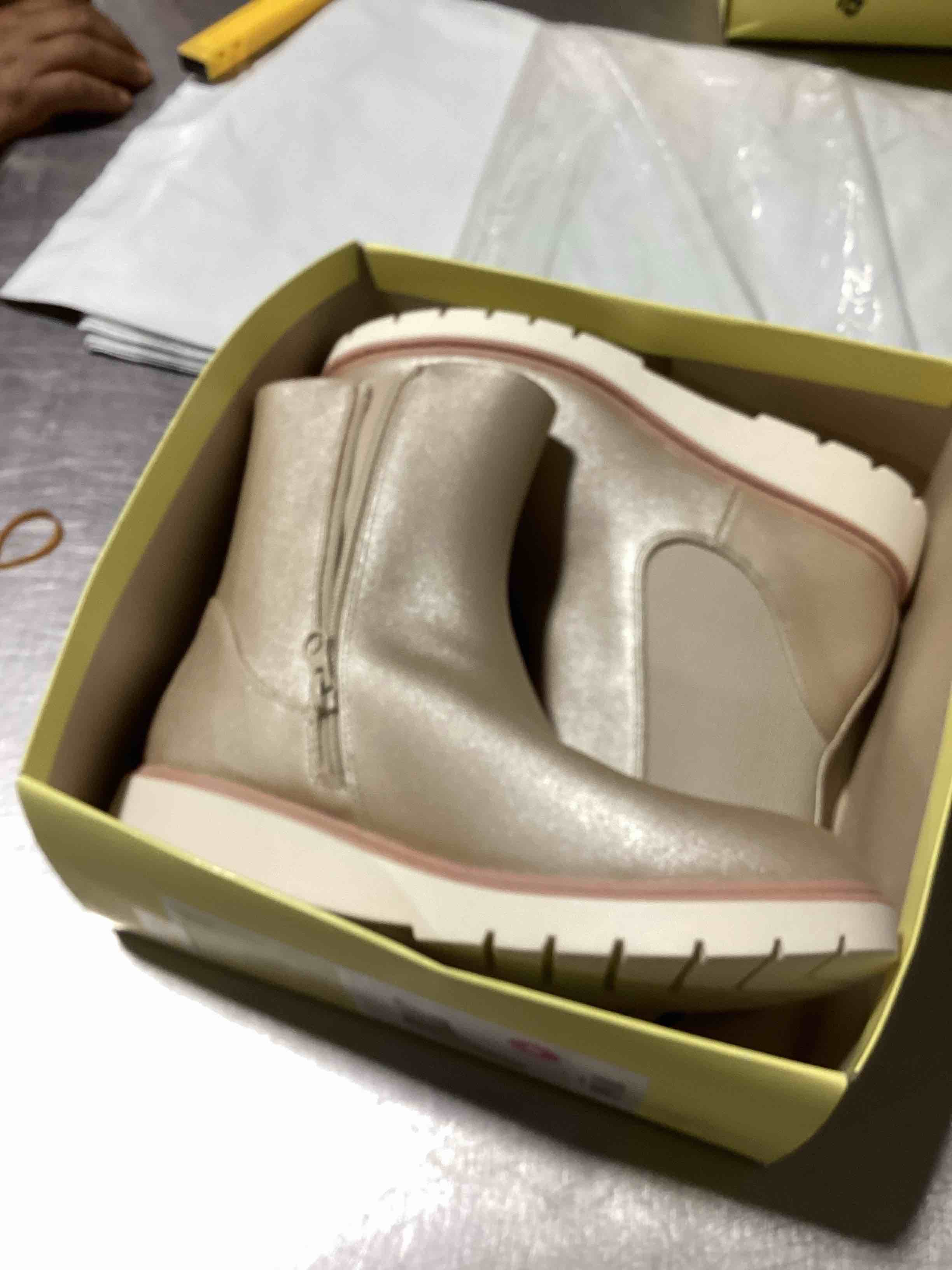 Kids' Laurel Chelsea Boots - art class™ Ivory 5