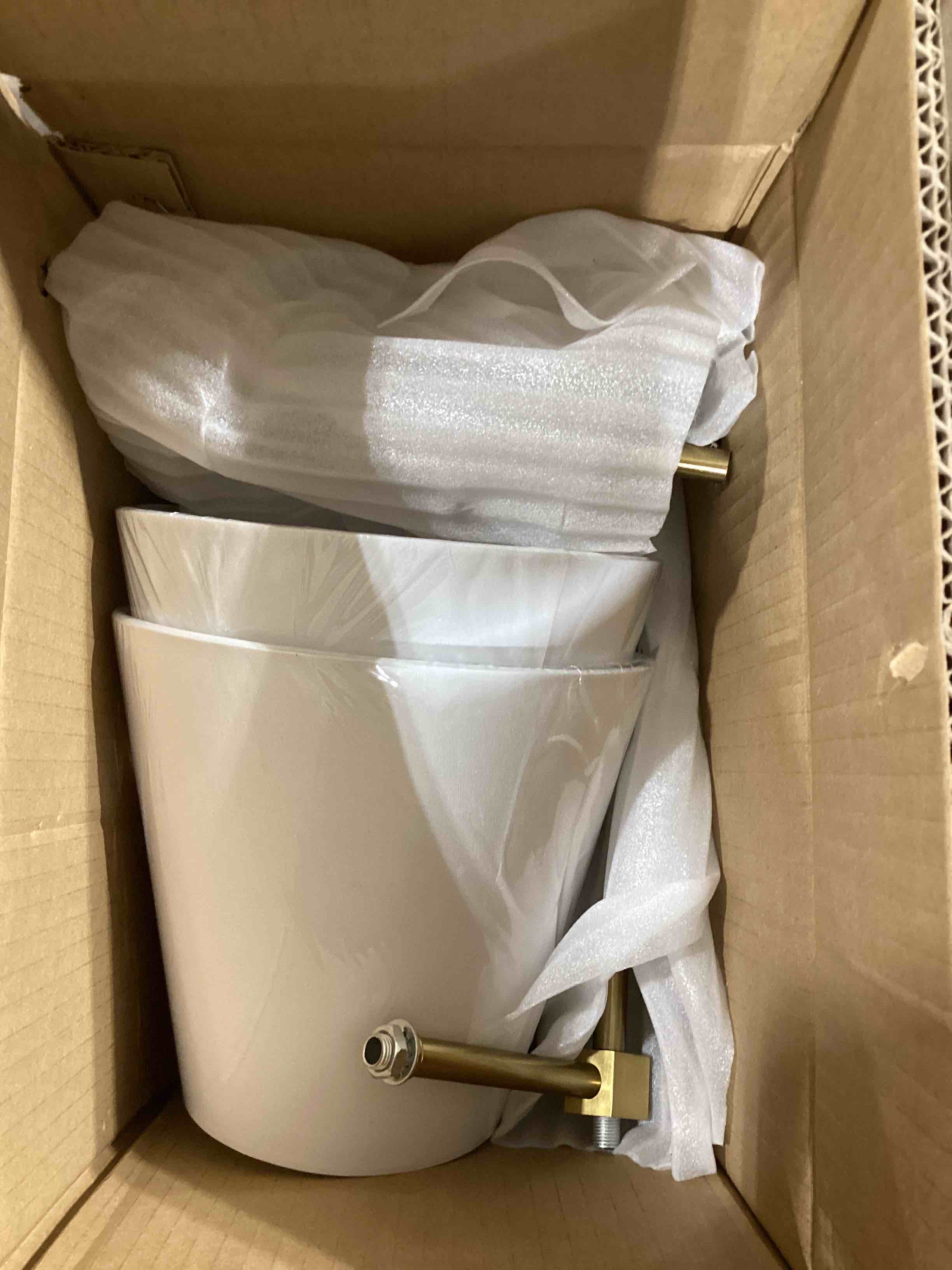 https://s3.amazonaws.com/lotting-images-prod/bidfta/BRN0364980_1738784540806.jpeg