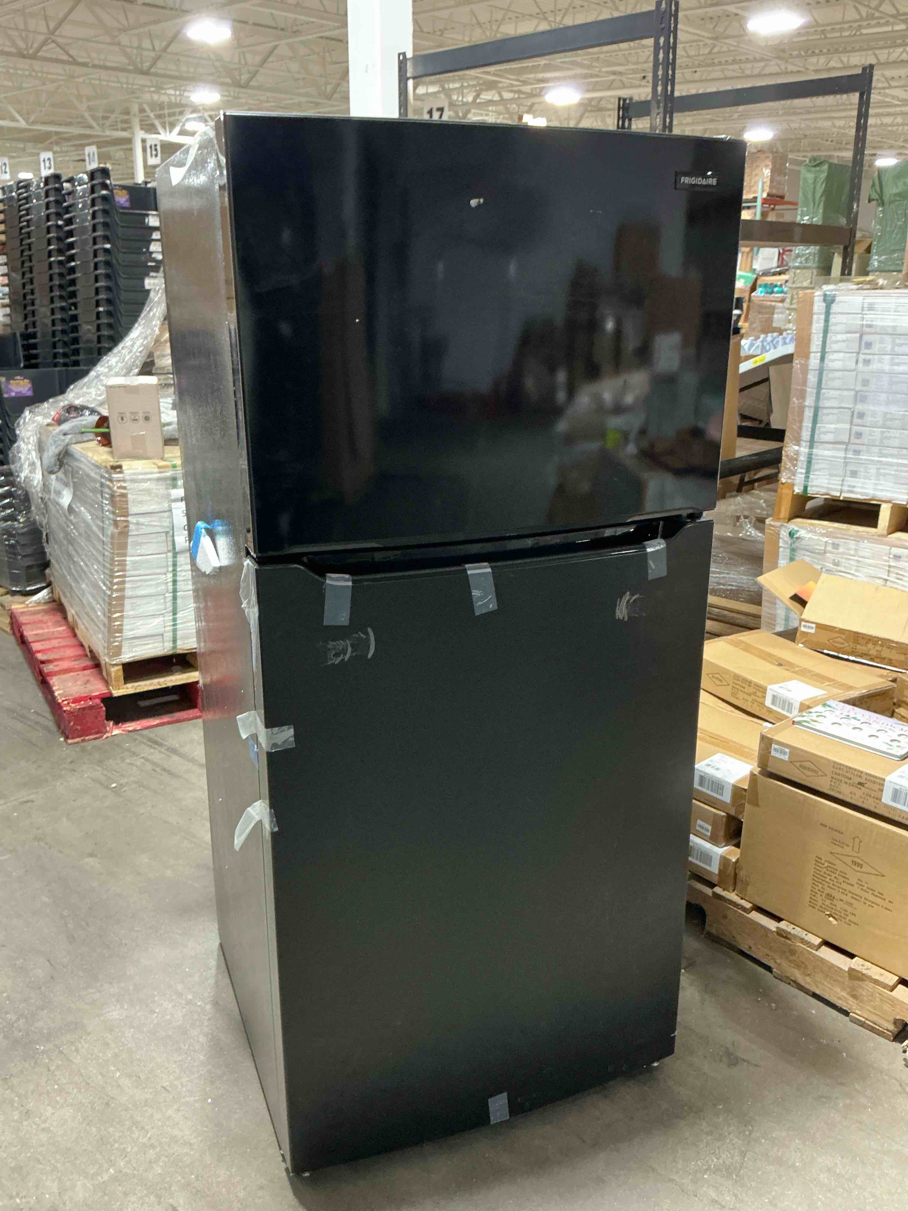 FFTR2045V 30 in. 20 cu. ft. Garage Ready Top Freezer Refrigerator in black scratch and dent appliance