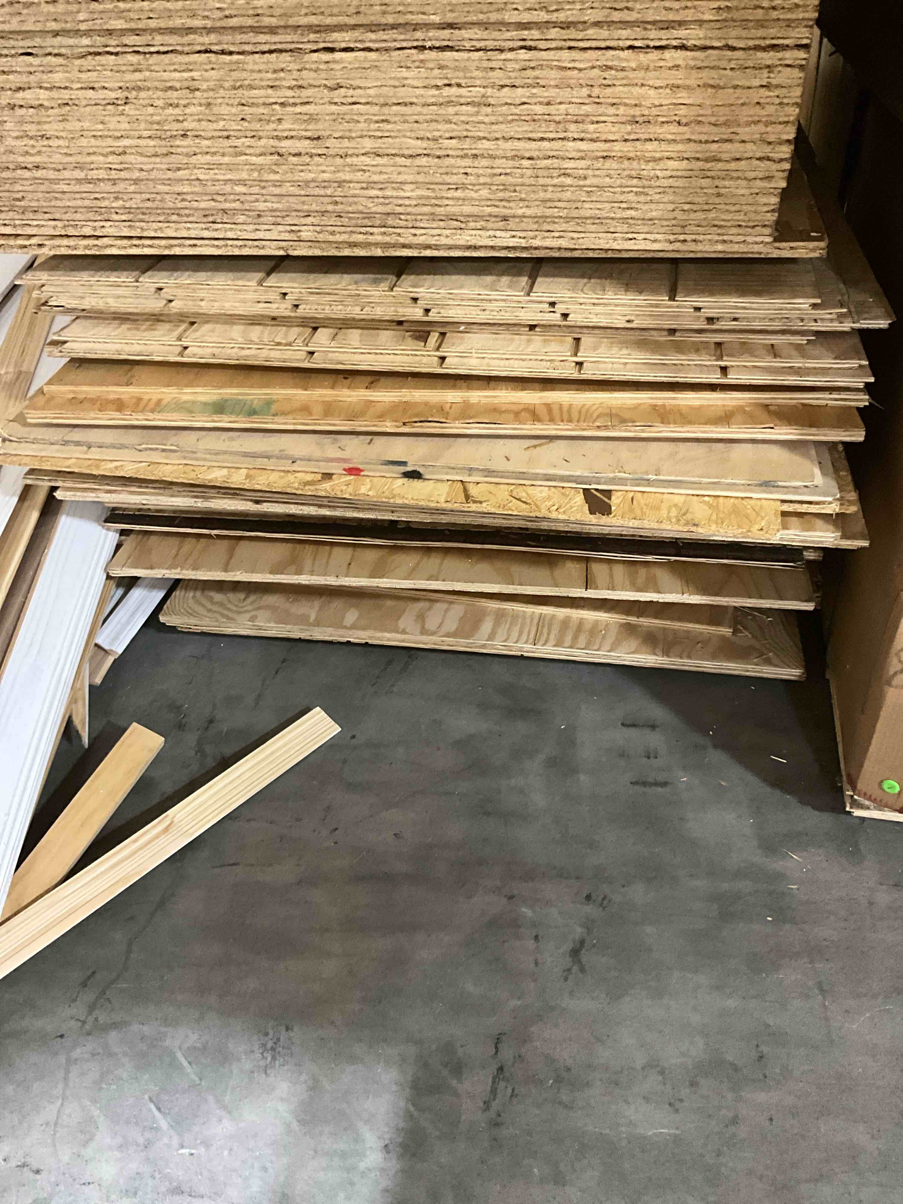 mixed lot of 4x8 sheets of plywood t1-11 23/32 7/16