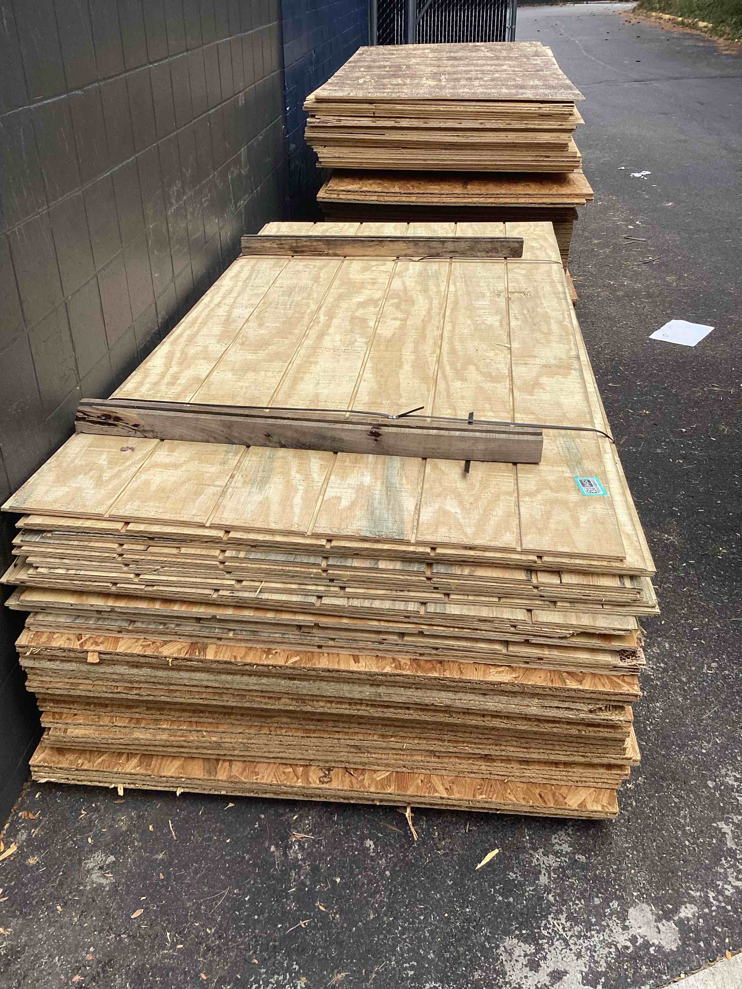 14 sheets 23/32 osb 4x8 9 sheets 5/8 t1-11 4x8