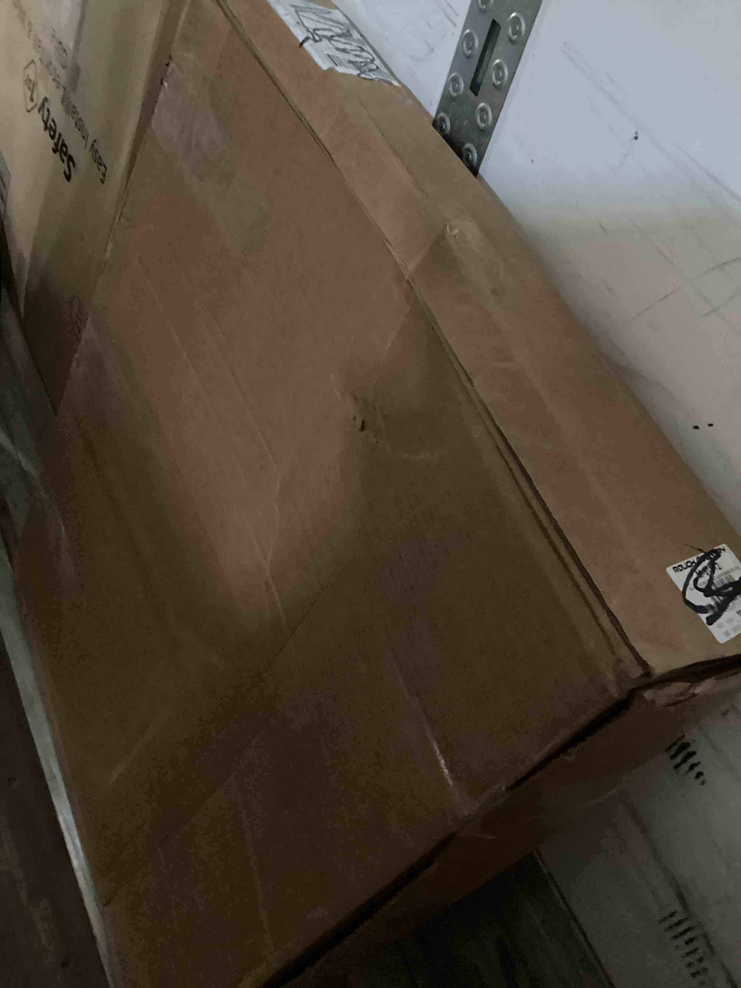 https://s3.amazonaws.com/lotting-images-prod/bidfta/BRN0392694_1746973510670.jpeg