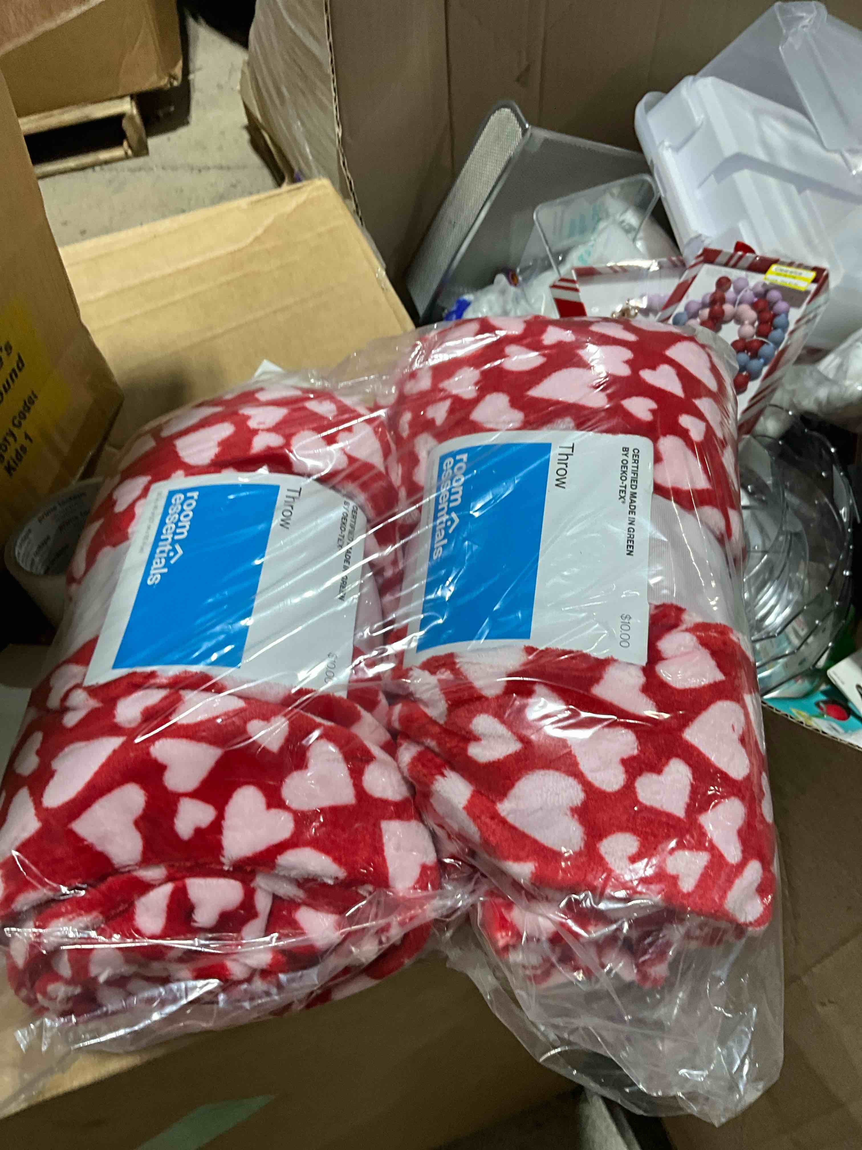 https://s3.amazonaws.com/lotting-images-prod/bidfta/BRN0393908_1750715926418.jpeg
