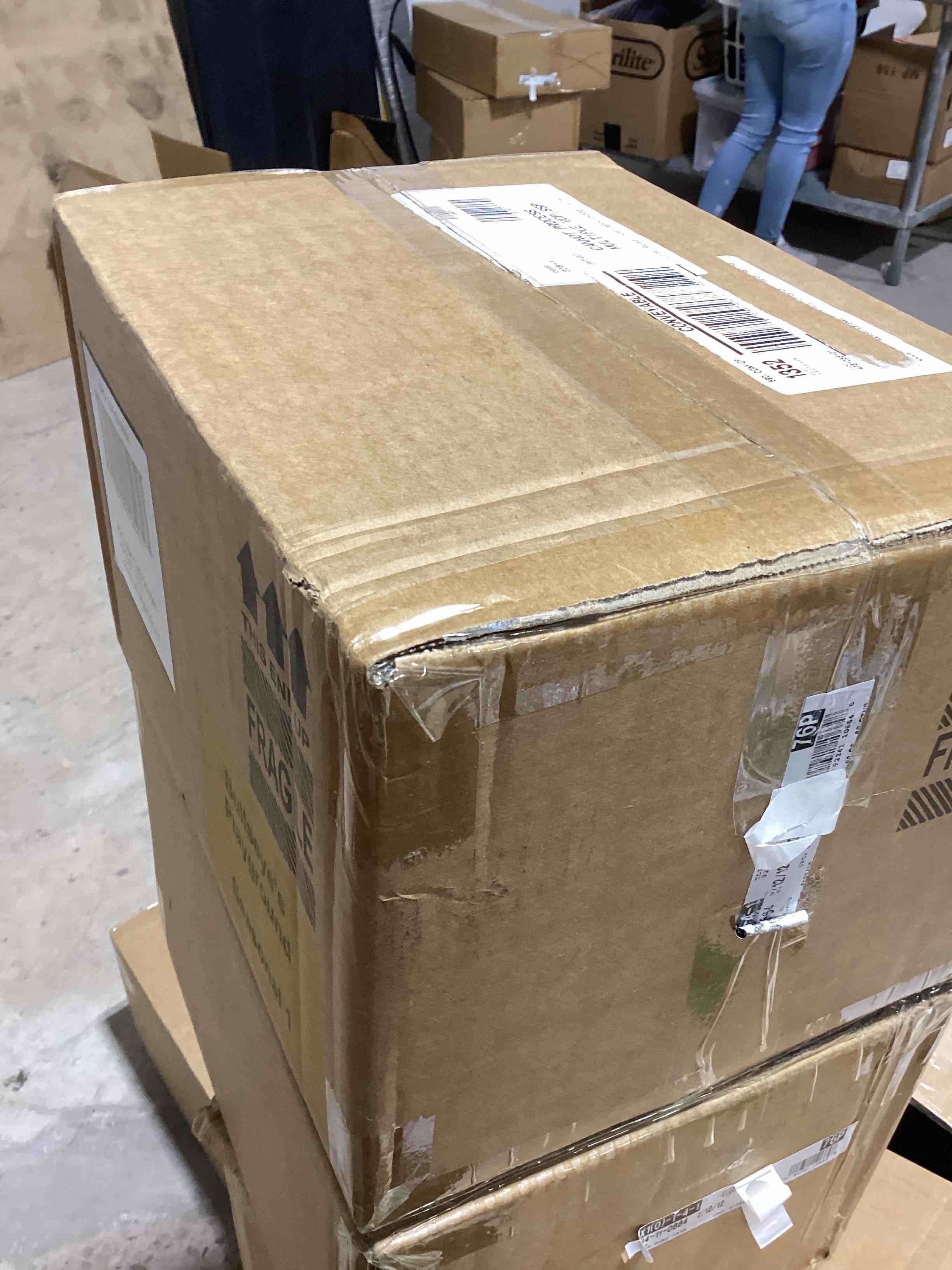 https://s3.amazonaws.com/lotting-images-prod/bidfta/BRN0393911_1750773454681.jpeg