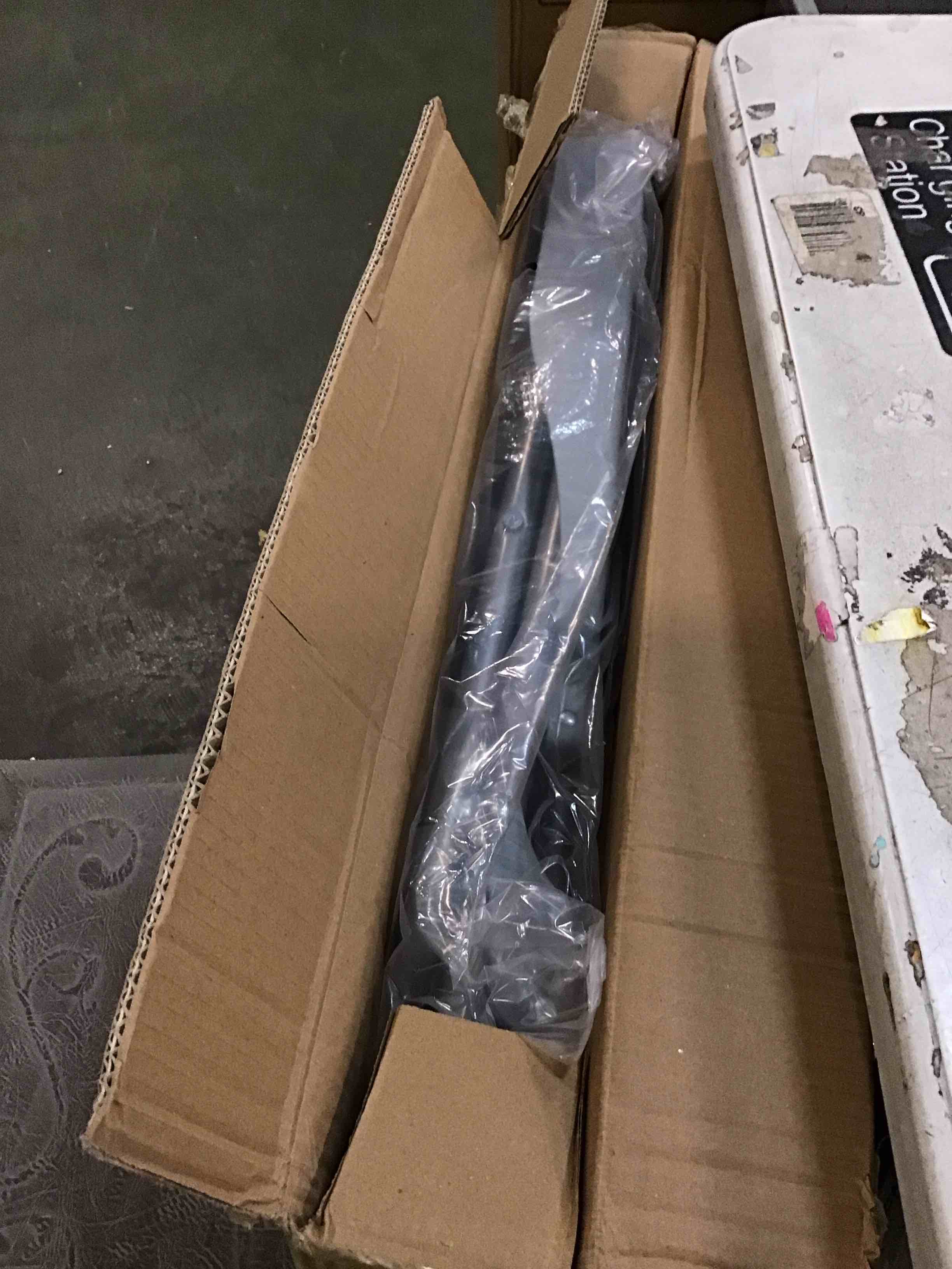 https://s3.amazonaws.com/lotting-images-prod/bidfta/BRN0406549_1730461764500.jpeg