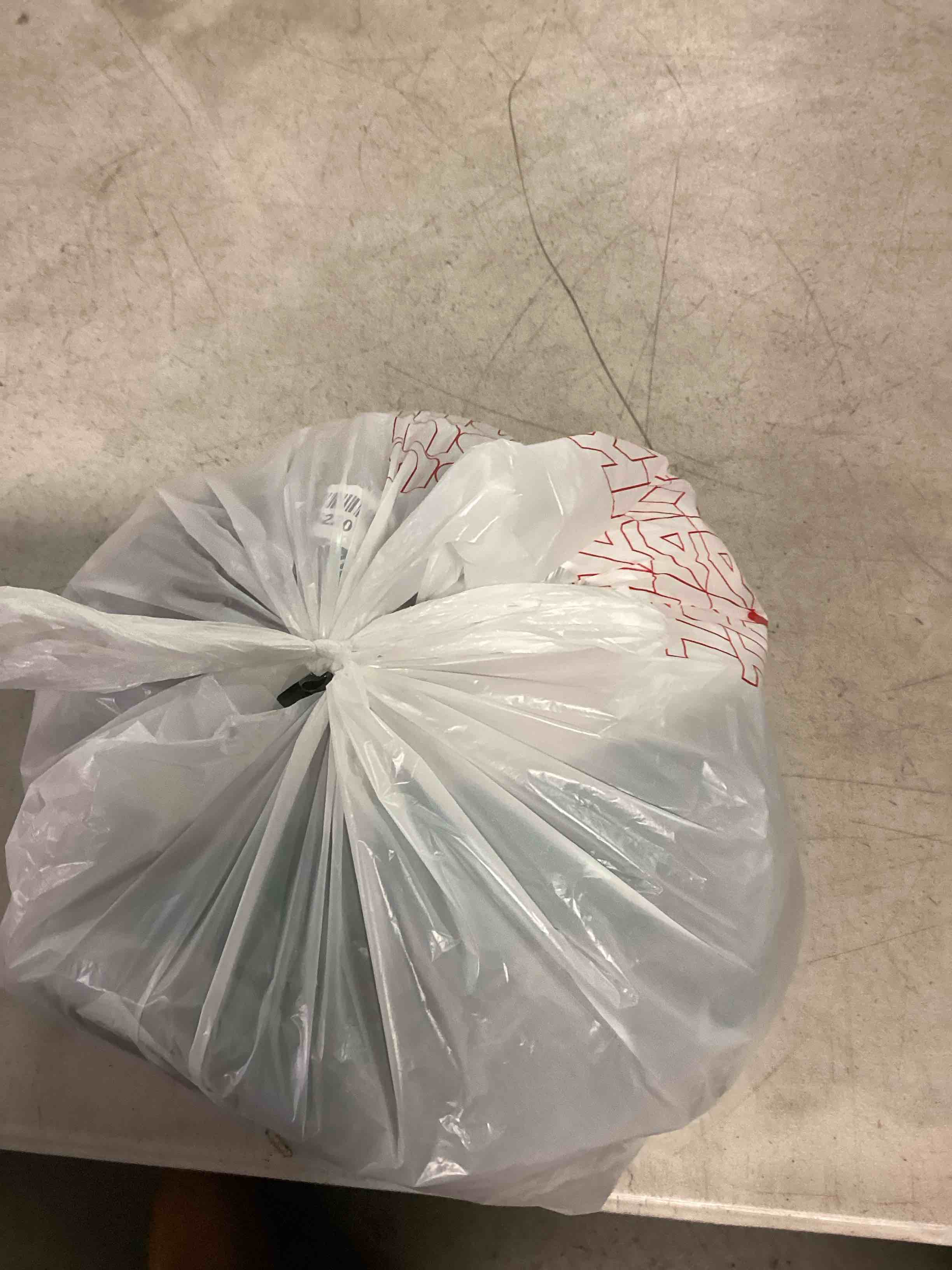 https://s3.amazonaws.com/lotting-images-prod/bidfta/BRN0409588_1729604224552.jpeg