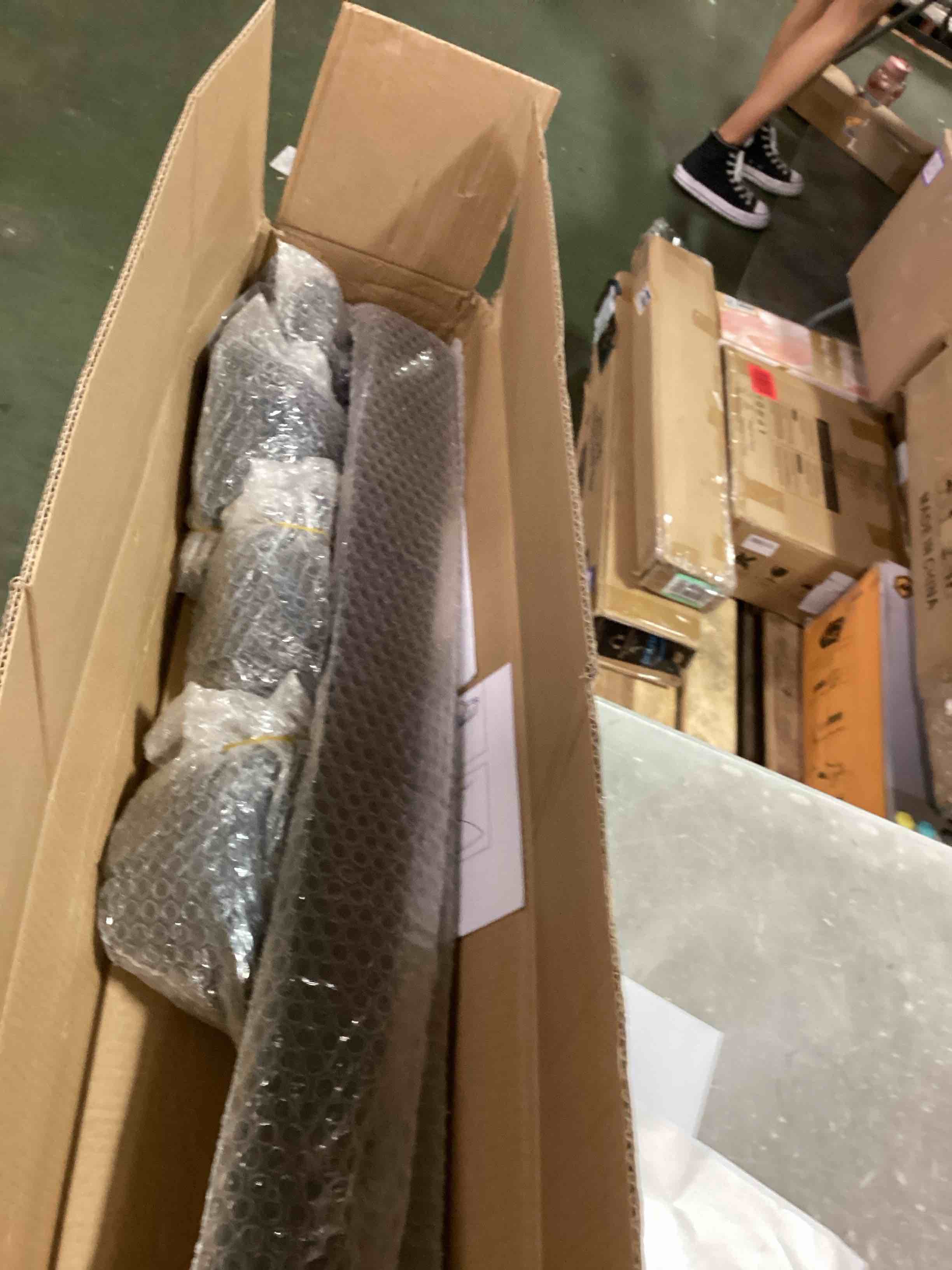 https://s3.amazonaws.com/lotting-images-prod/bidfta/BRN0414308_1730991263722.jpeg