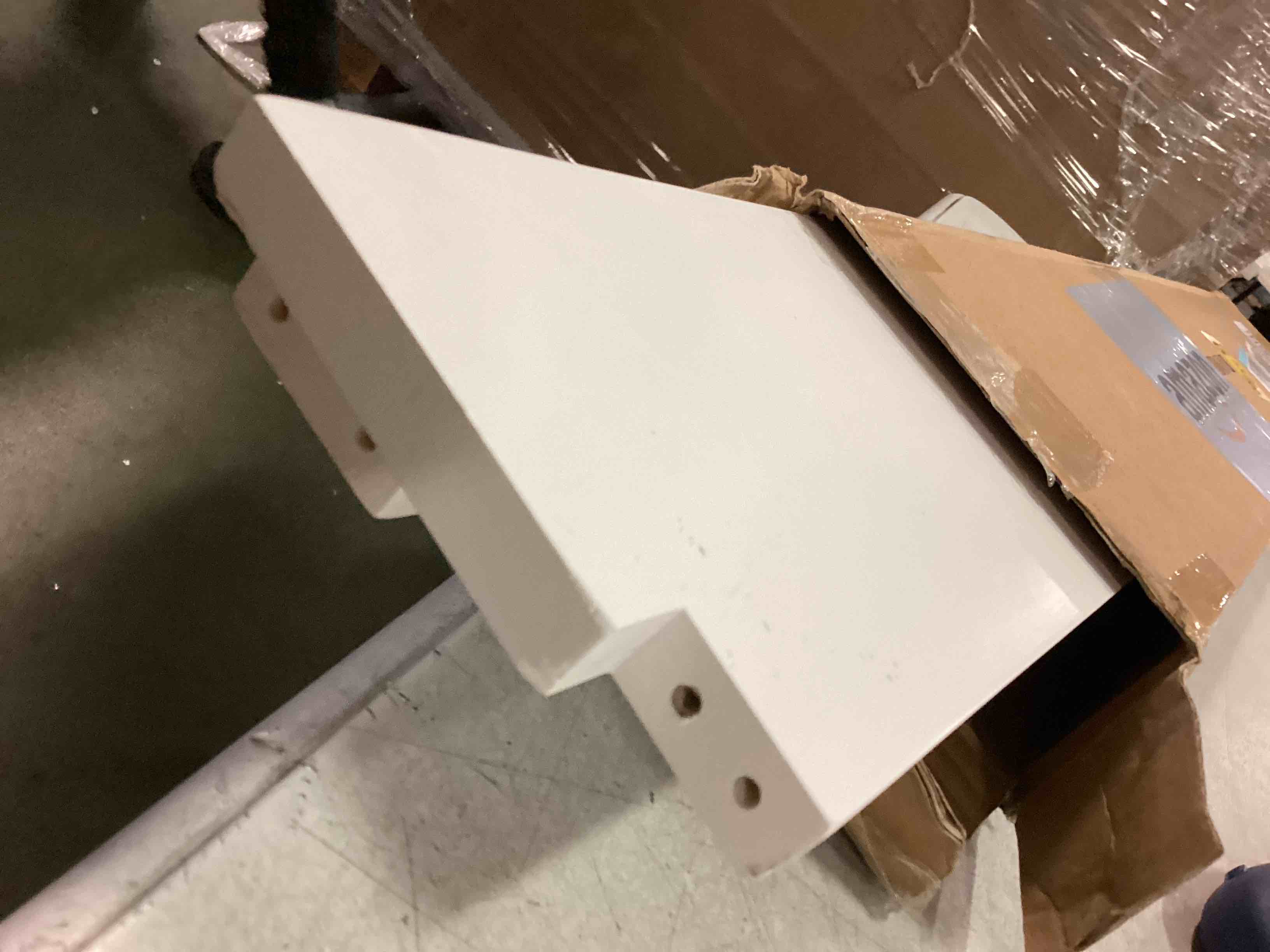 https://s3.amazonaws.com/lotting-images-prod/bidfta/BRN0414943_1730394553977.jpeg