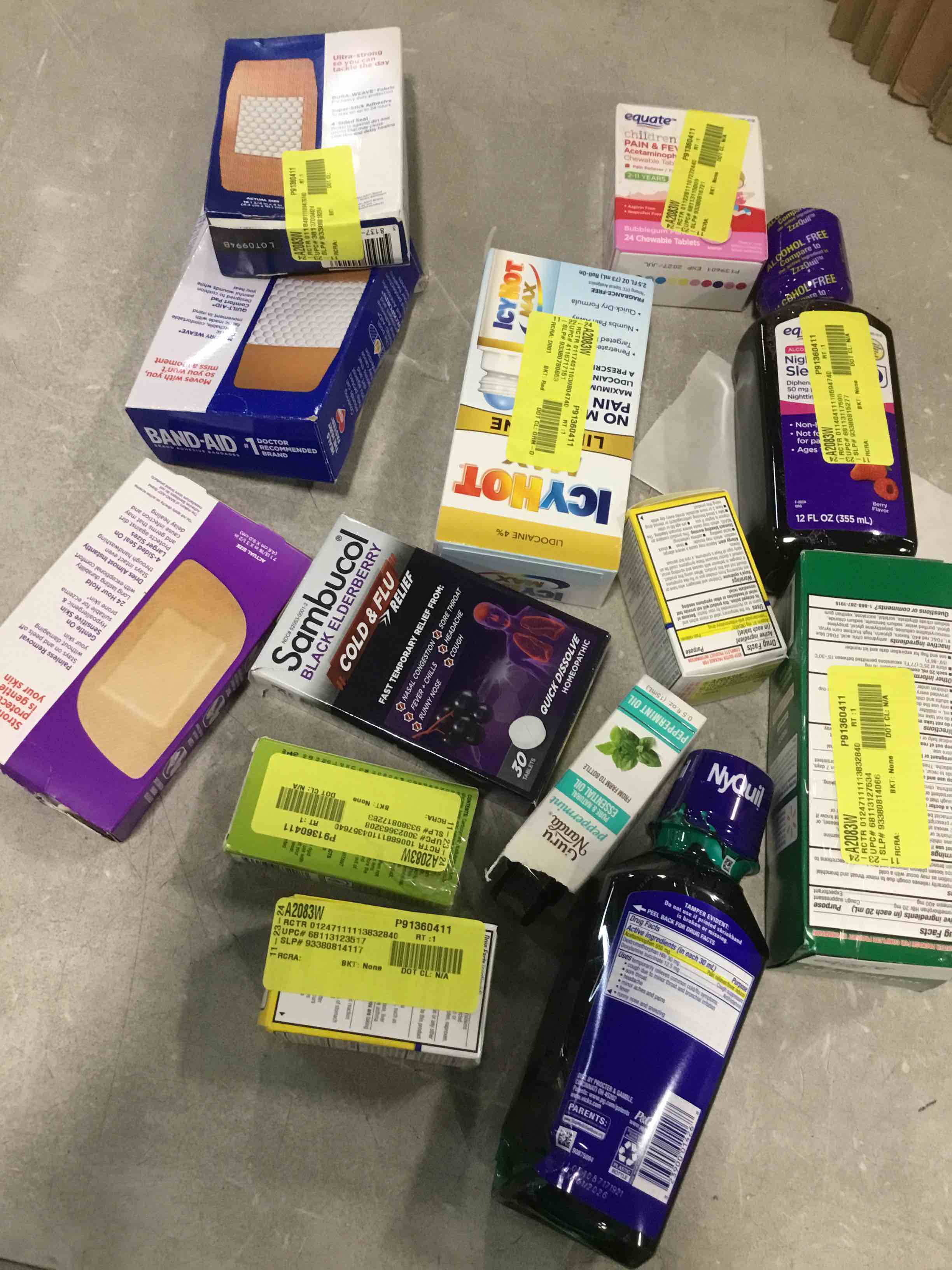 Assorted medicines that include products for health relief, skin, or for the care of accidents and more... (the expiration date may vary, the brand and the use of the same)