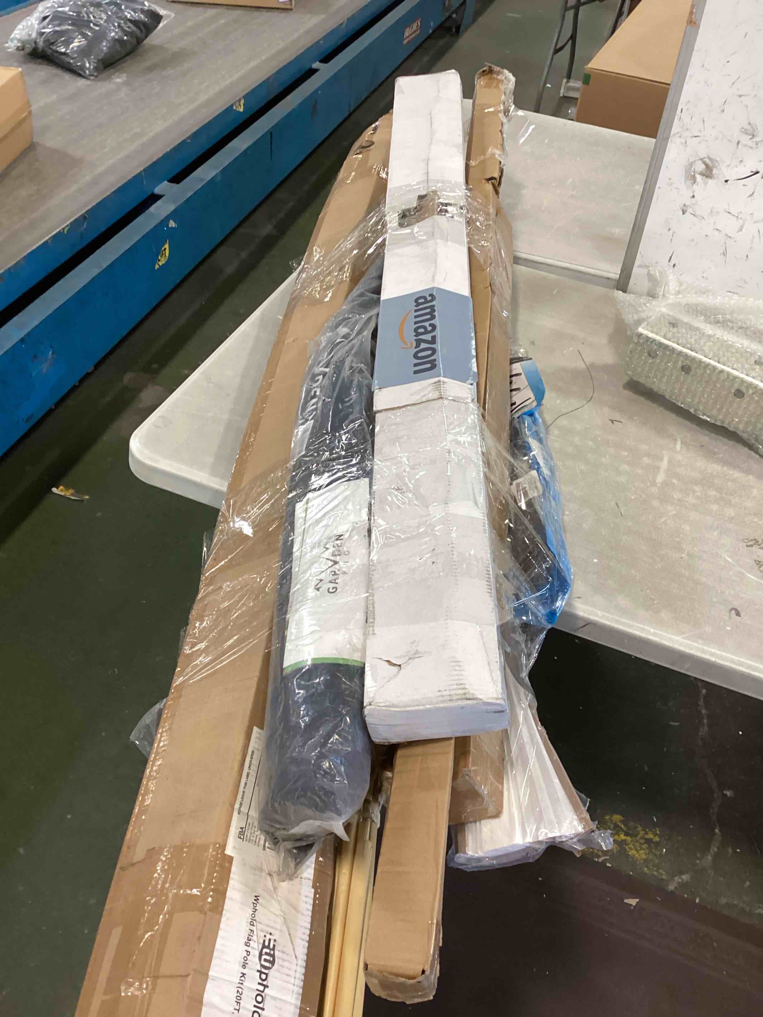 Assorted of  Products for the Maintenance or Decoration of the Home (it can include a variety of sizes and models)