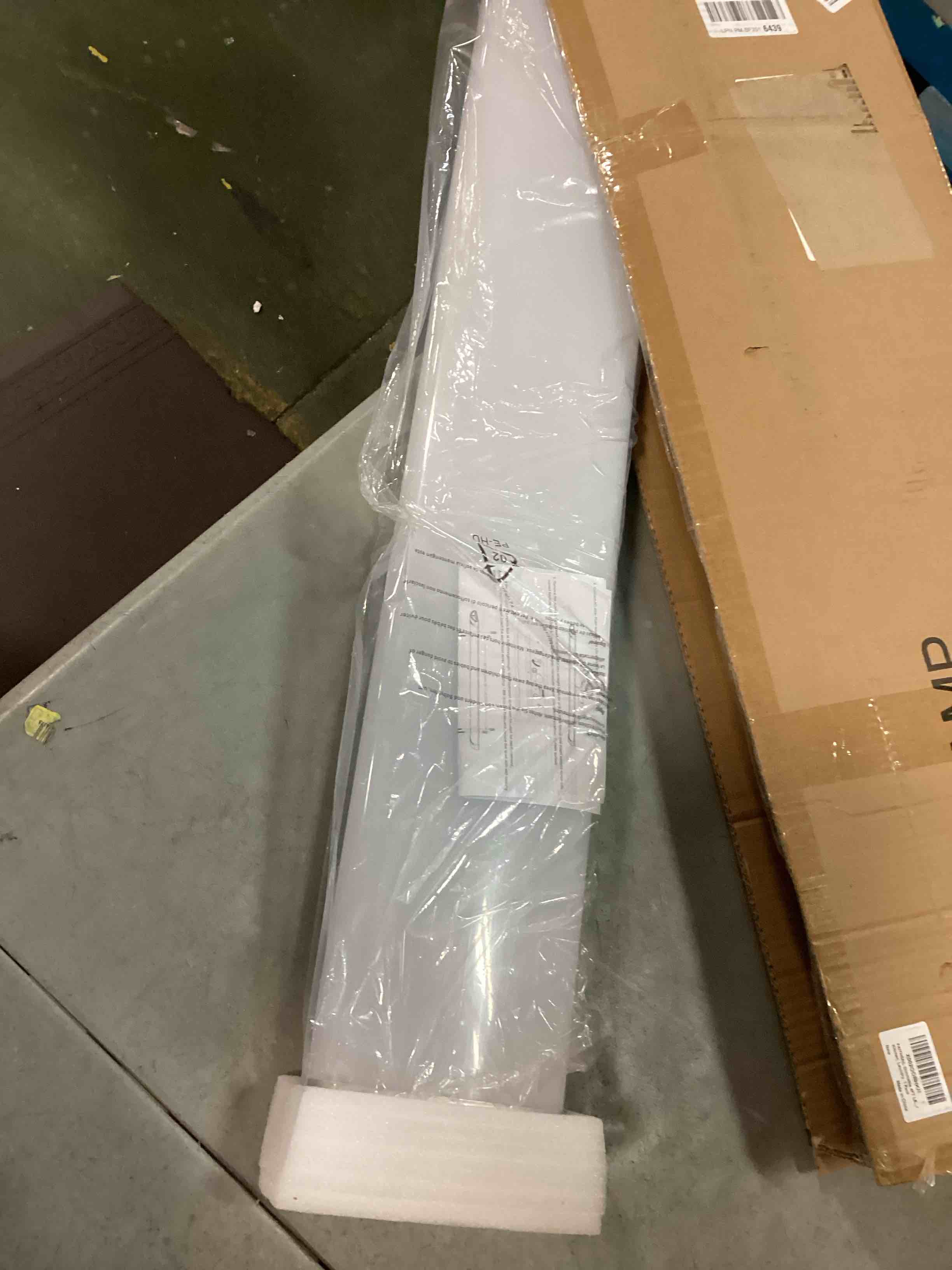 https://s3.amazonaws.com/lotting-images-prod/bidfta/BRN0433824_1728991671386.jpeg