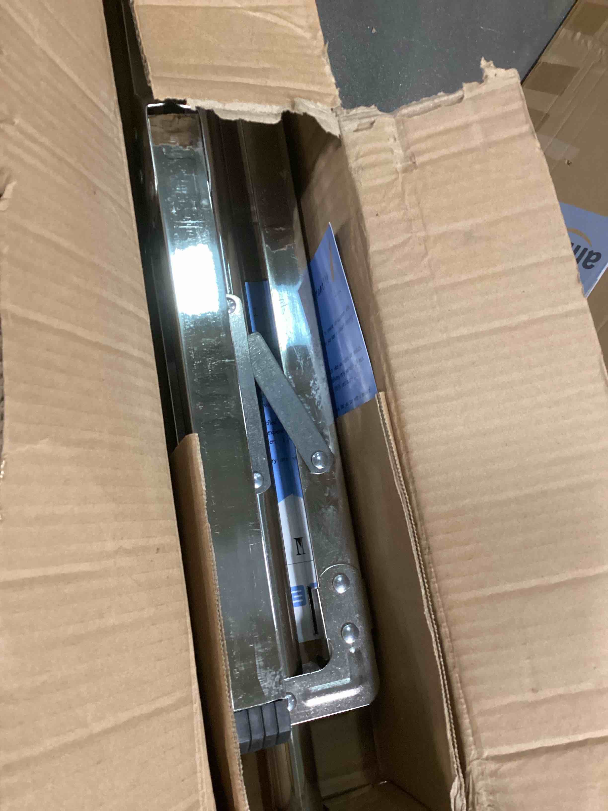 https://s3.amazonaws.com/lotting-images-prod/bidfta/BRN0434327_1729338233274.jpeg