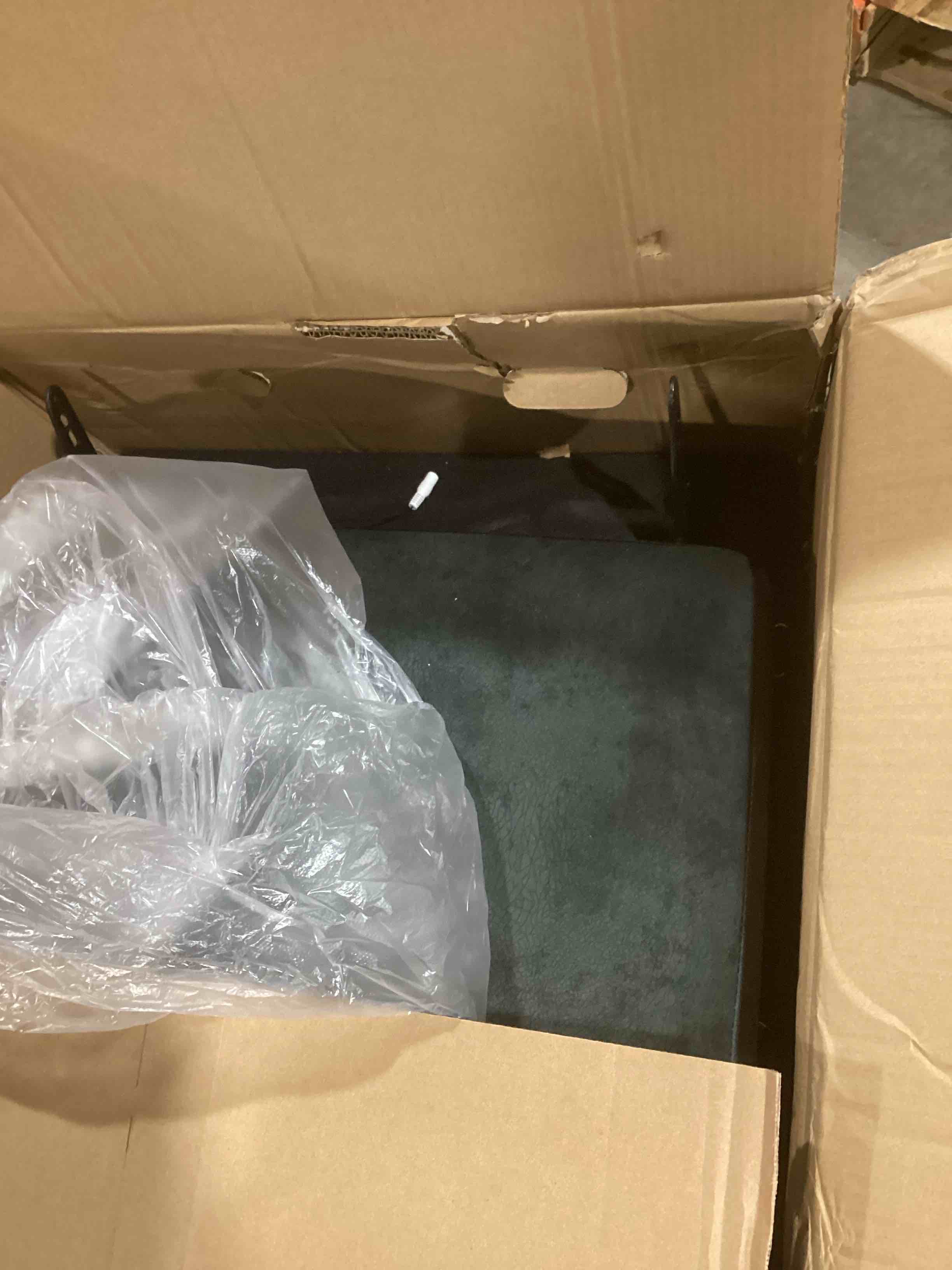 https://s3.amazonaws.com/lotting-images-prod/bidfta/BRN0444849_1737662935238.jpeg
