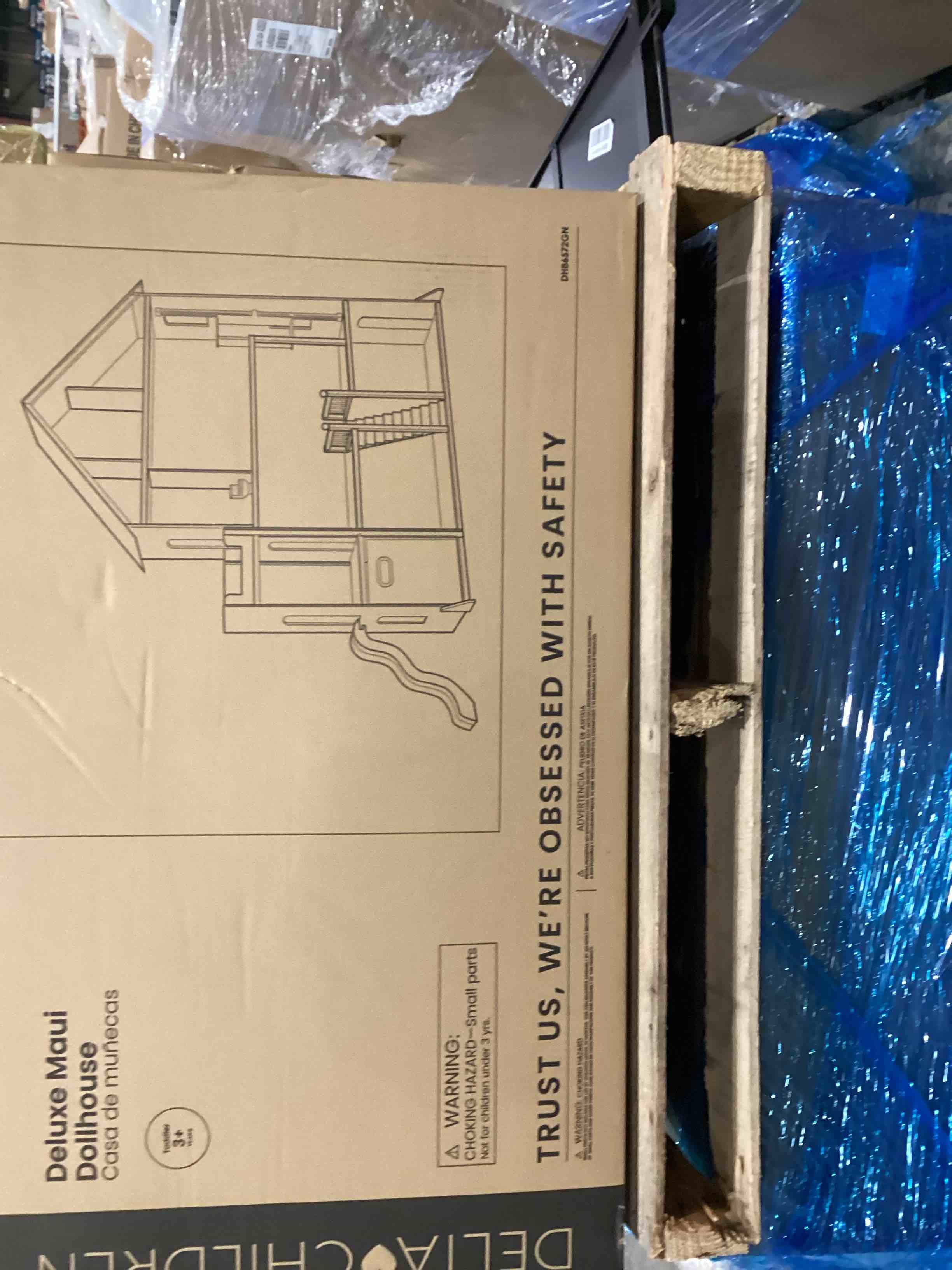 deluxe Maui dollhouse delta children 