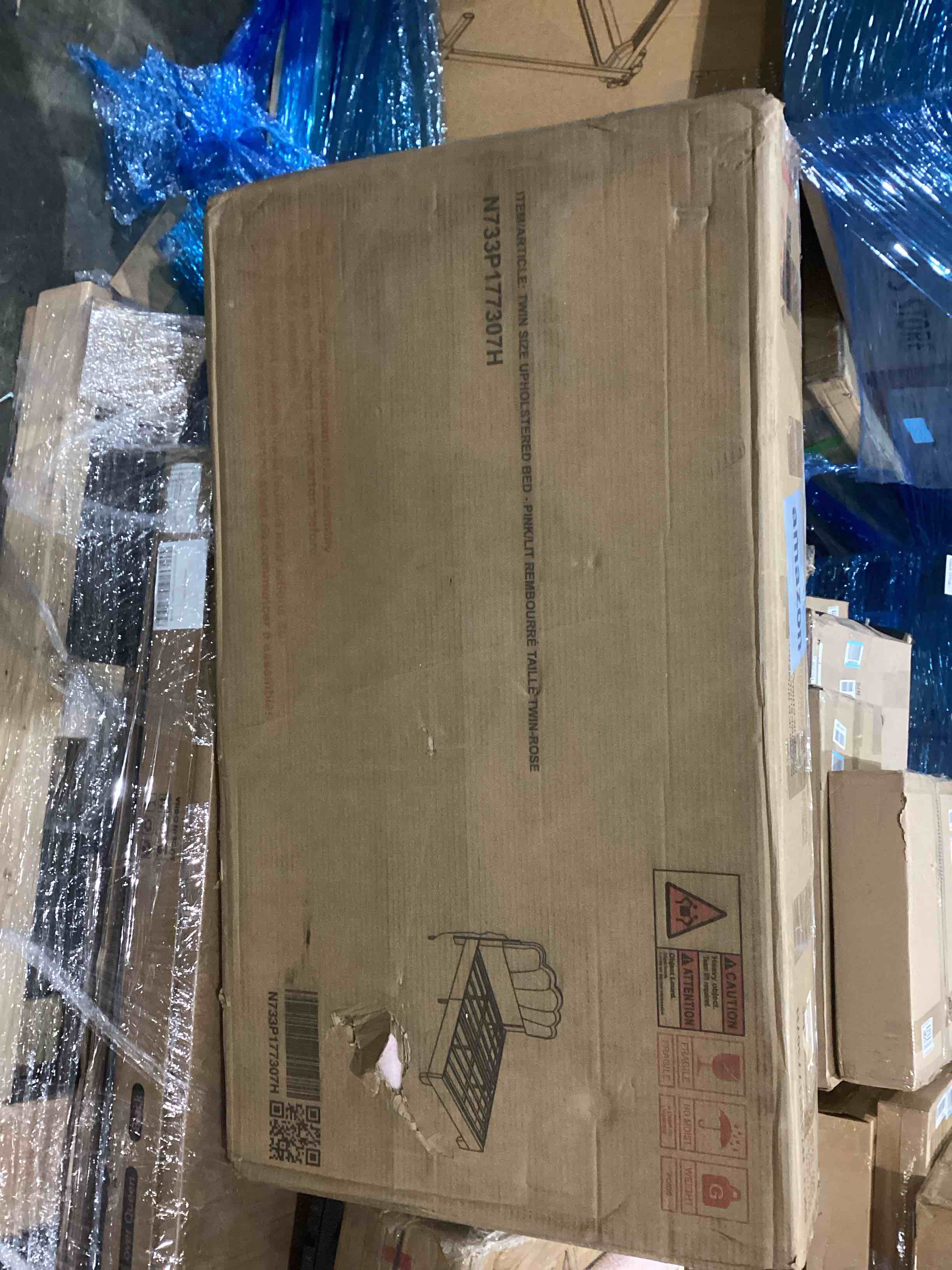 Twin size upholstered bed pink/lit rembourre taille twin rose 