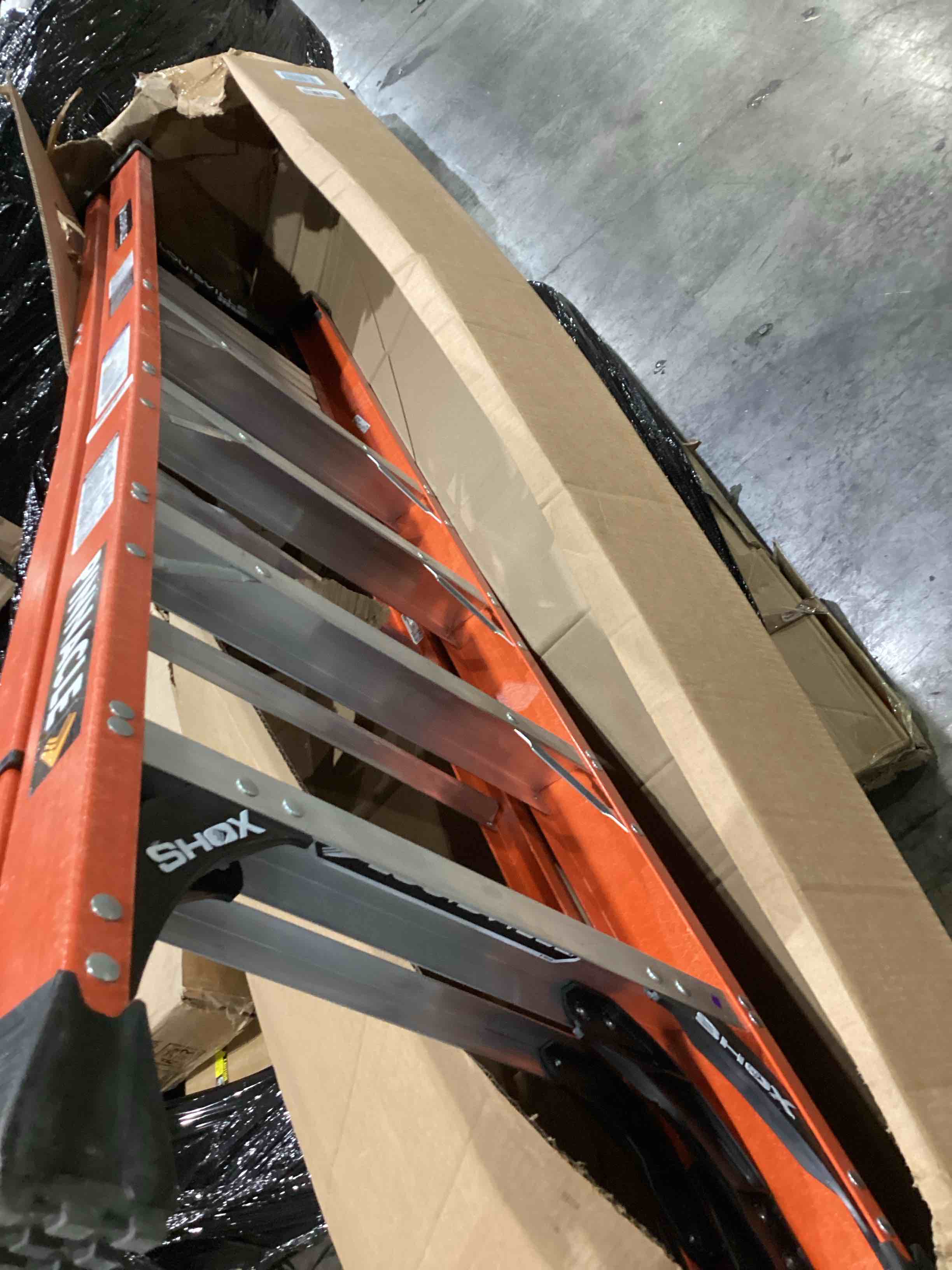 Louisville Ladder FXP1804HD Fiberglass Pro Platform Ladder