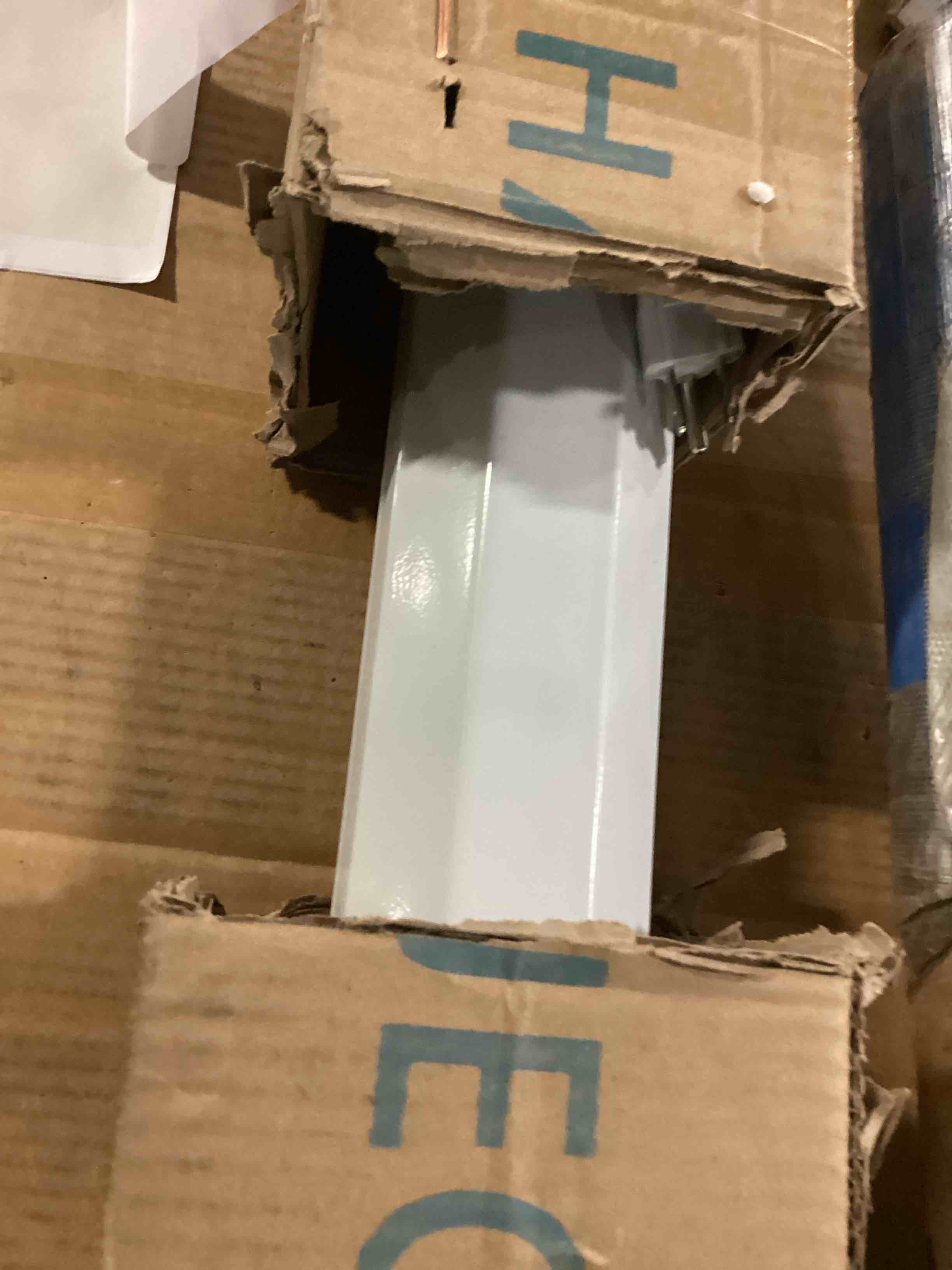 https://s3.amazonaws.com/lotting-images-prod/bidfta/BRN0508016_1733265350168.jpeg