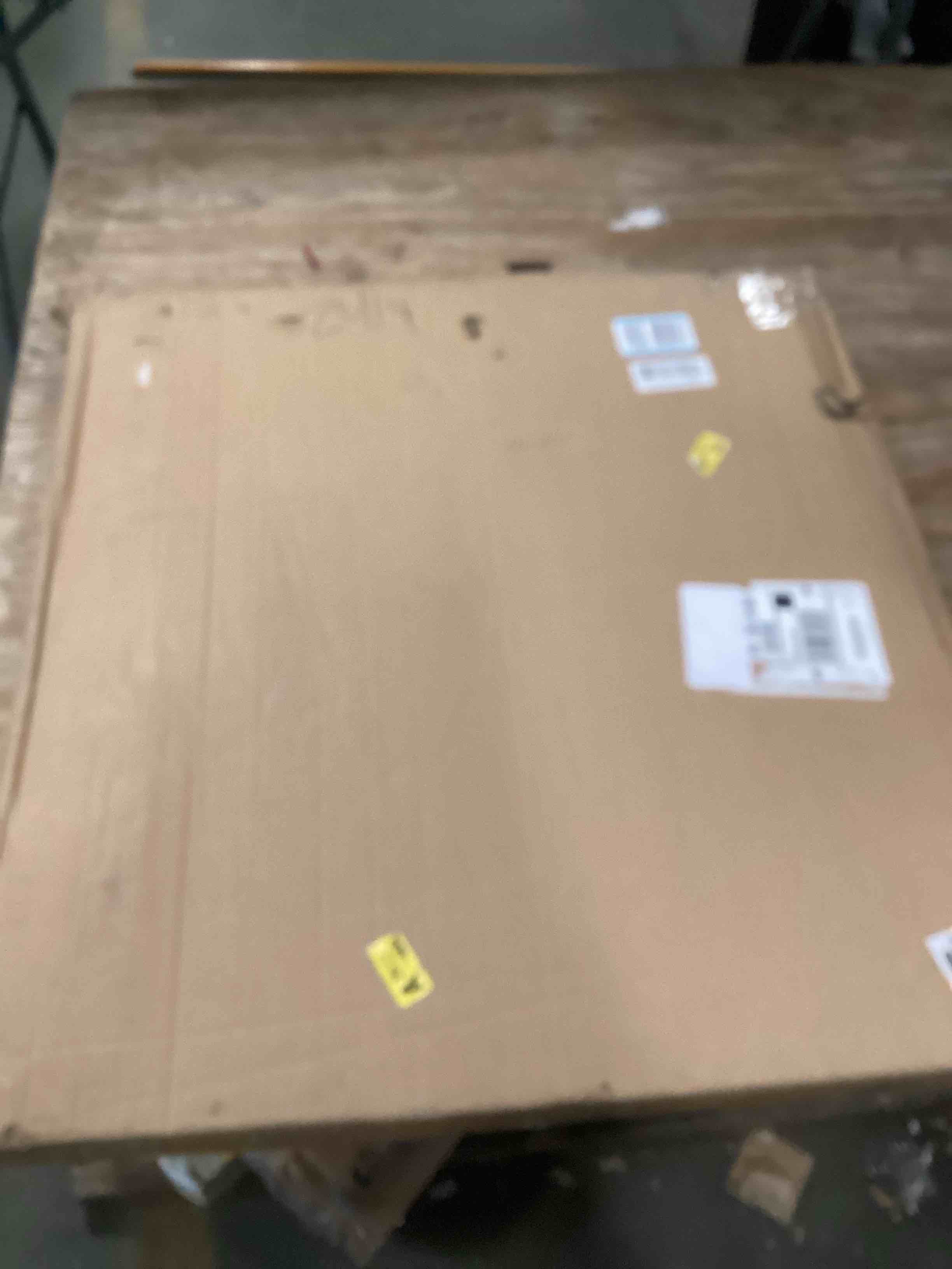 https://s3.amazonaws.com/lotting-images-prod/bidfta/BRN0514142_1733166016677.jpeg