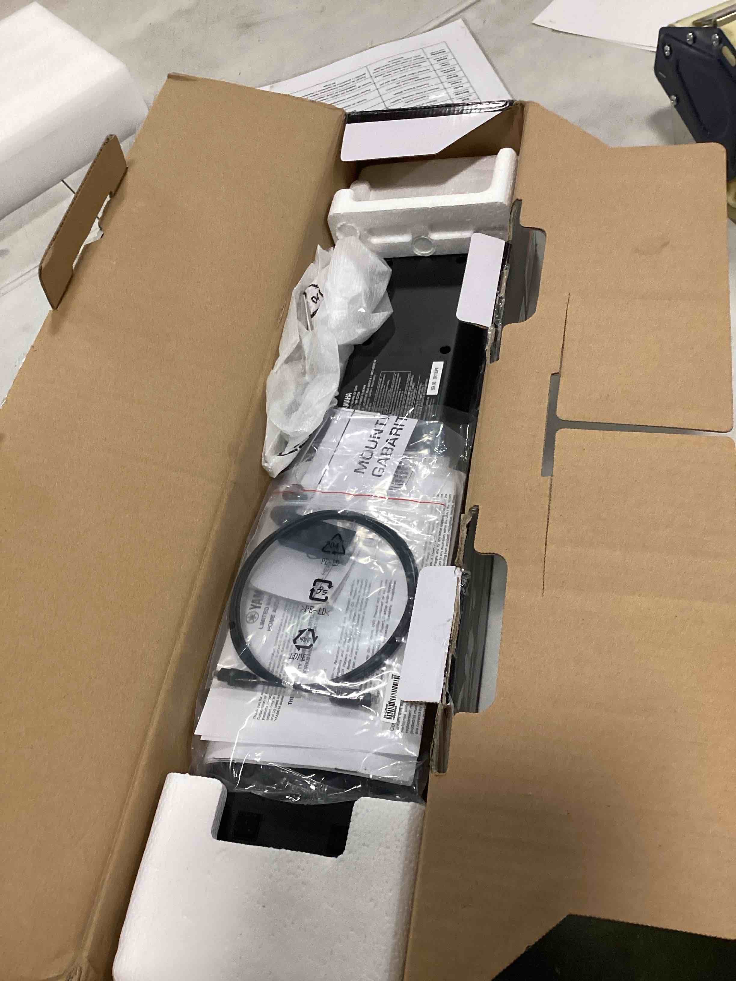 https://s3.amazonaws.com/lotting-images-prod/bidfta/BRN0534495_1732203227612.jpeg