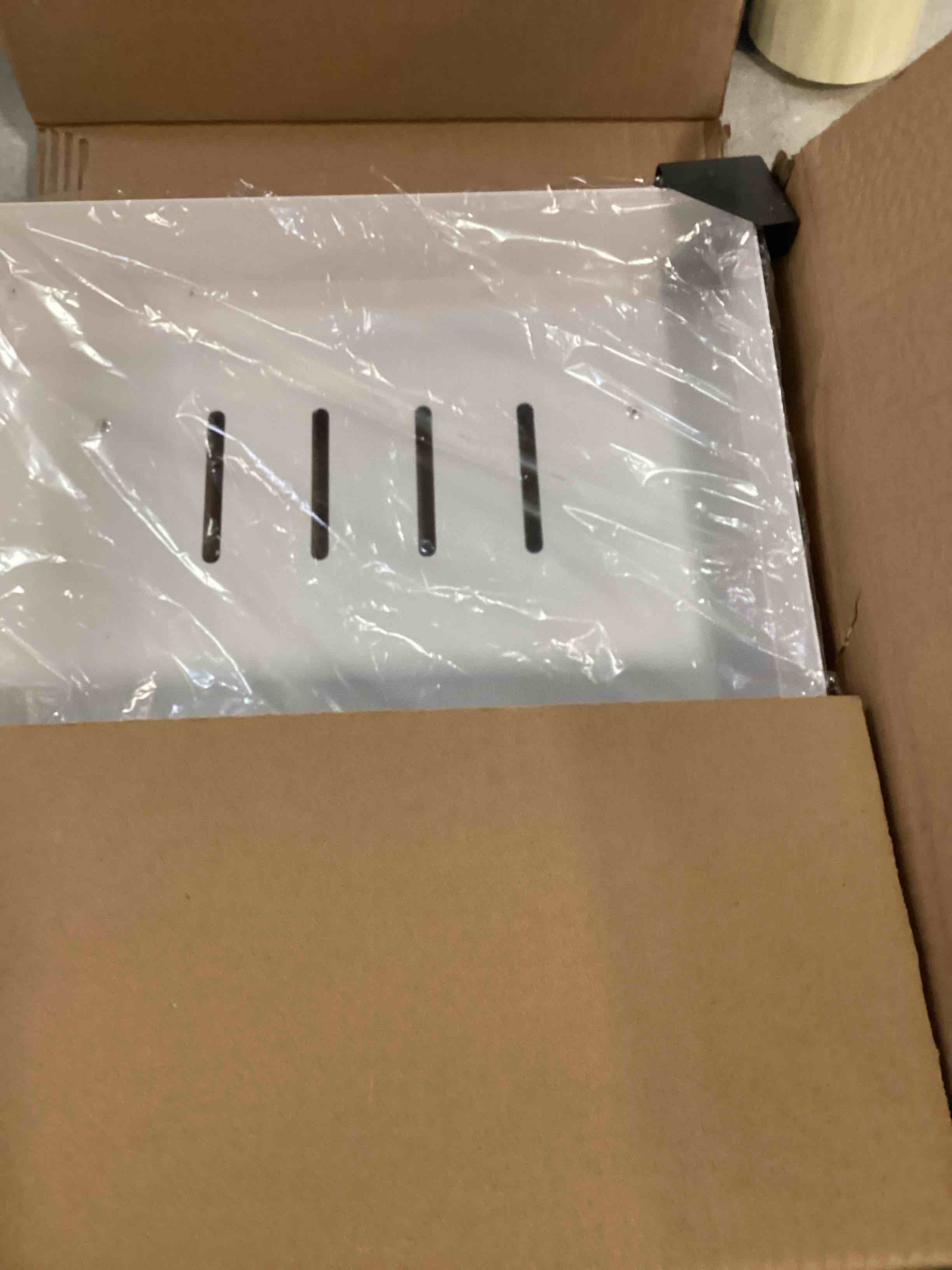 https://s3.amazonaws.com/lotting-images-prod/bidfta/BRN0547738_1737986767489.jpeg