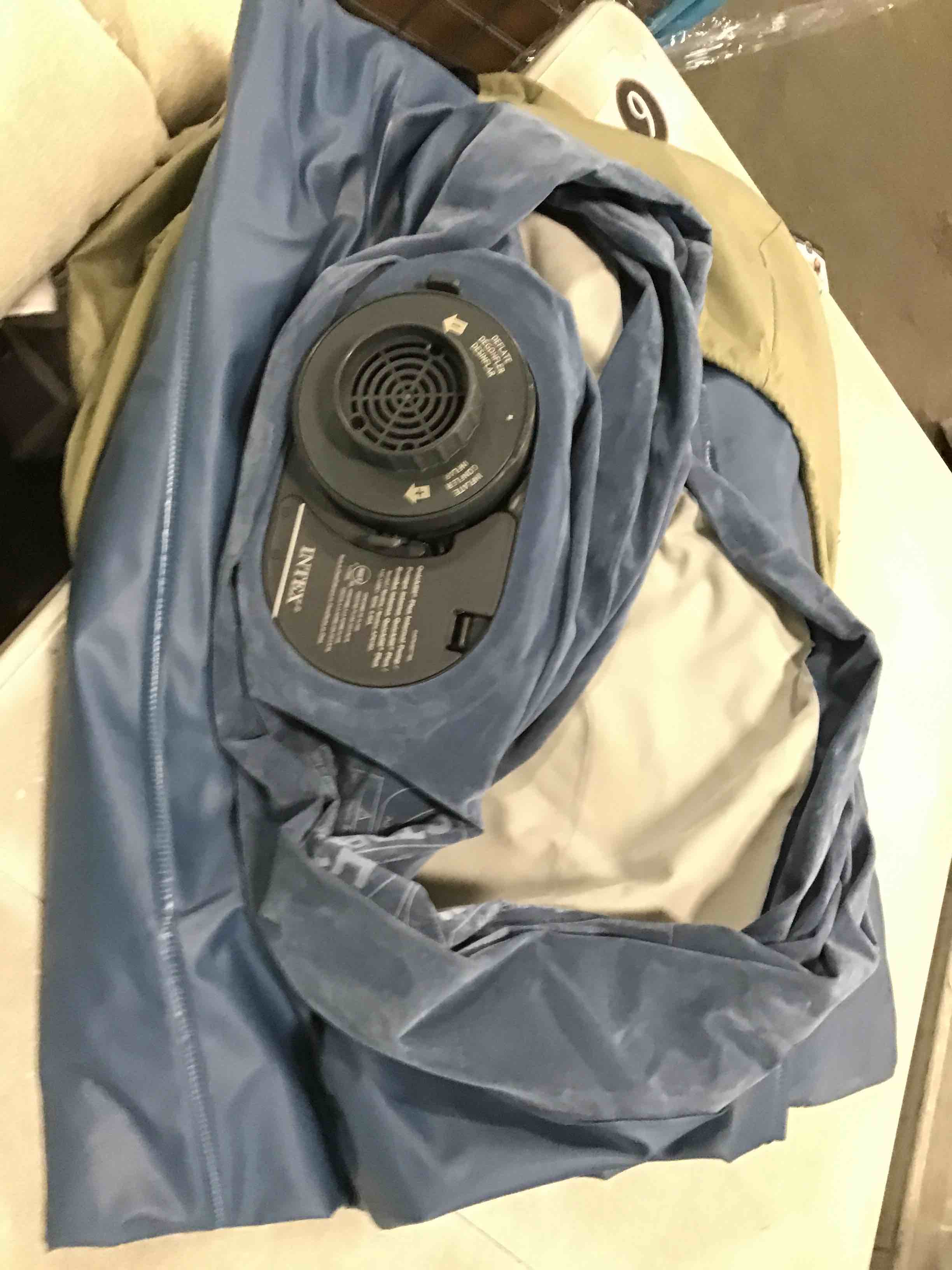 Deluxe Comfort-Plush Air Mattress 18" Queen 