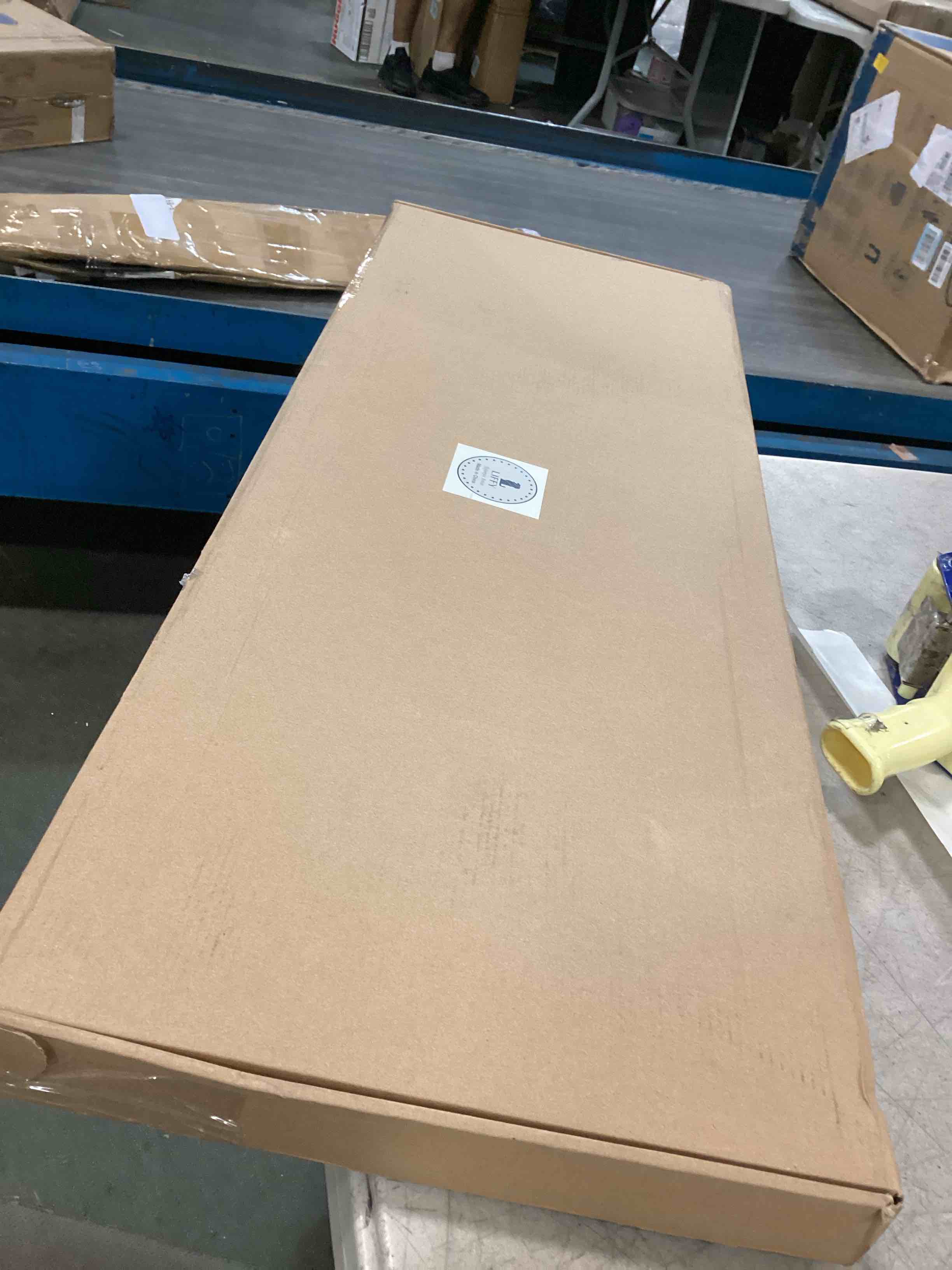 https://s3.amazonaws.com/lotting-images-prod/bidfta/BRN0561165_1730349699536.jpeg