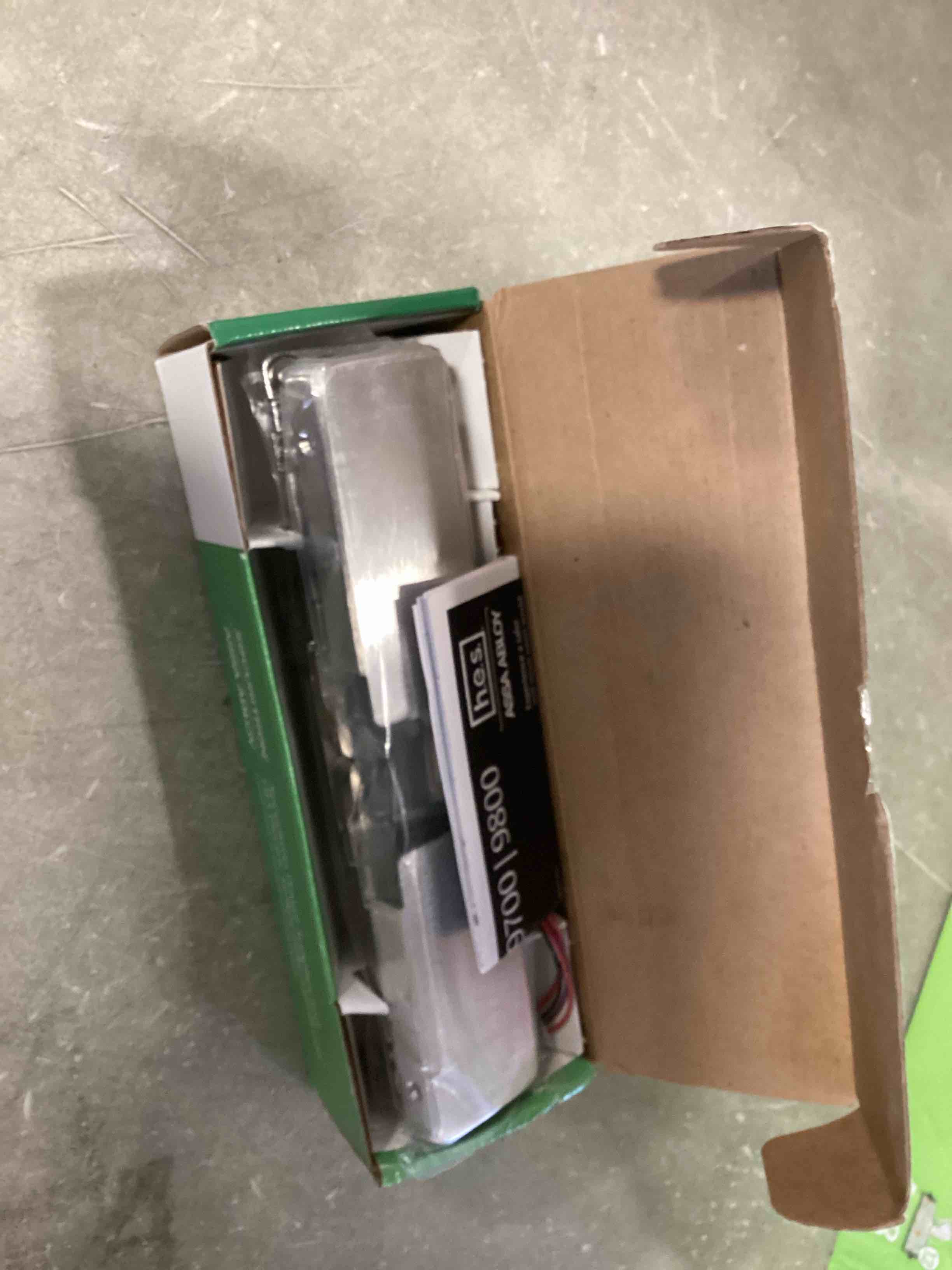 https://s3.amazonaws.com/lotting-images-prod/bidfta/BRN0565727_1729796383662.jpeg