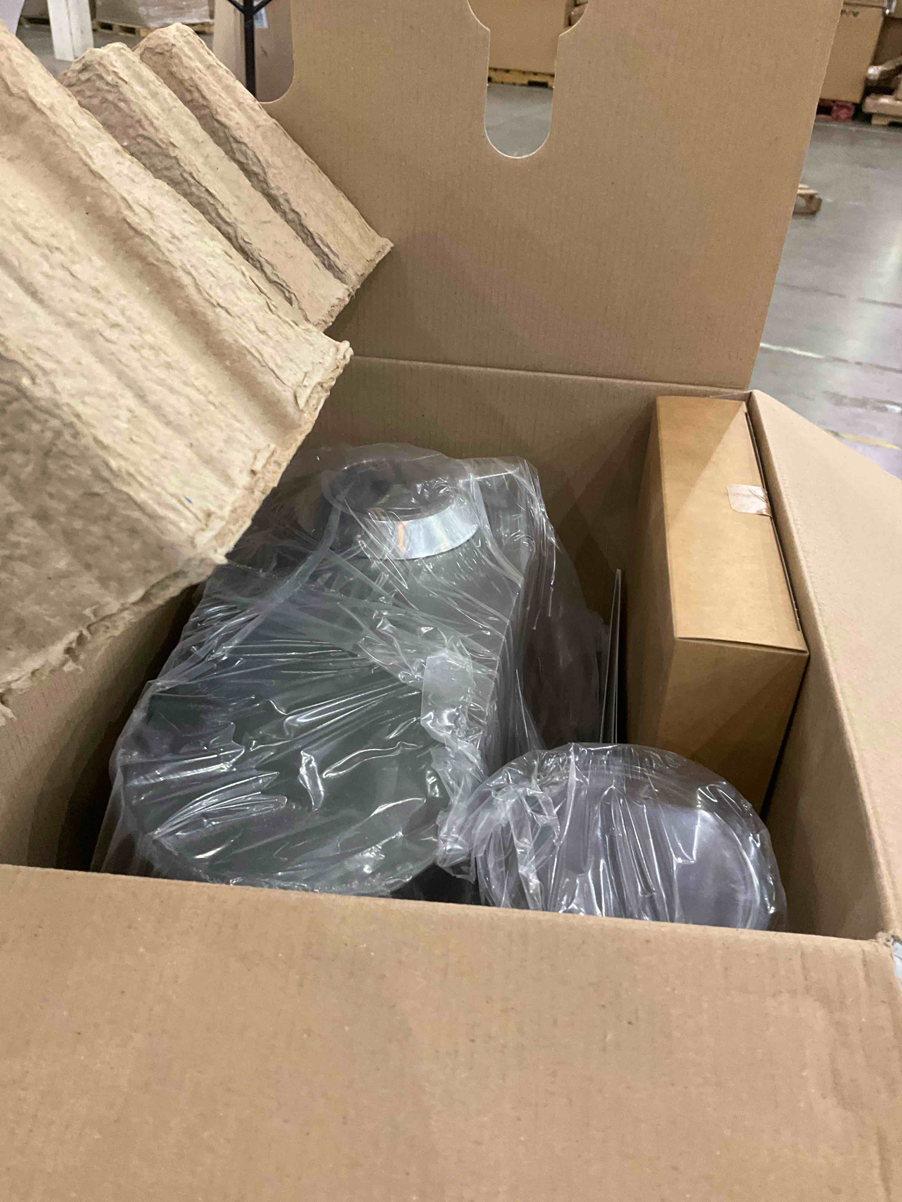 https://s3.amazonaws.com/lotting-images-prod/bidfta/BRN0568326_1737395124878.jpeg