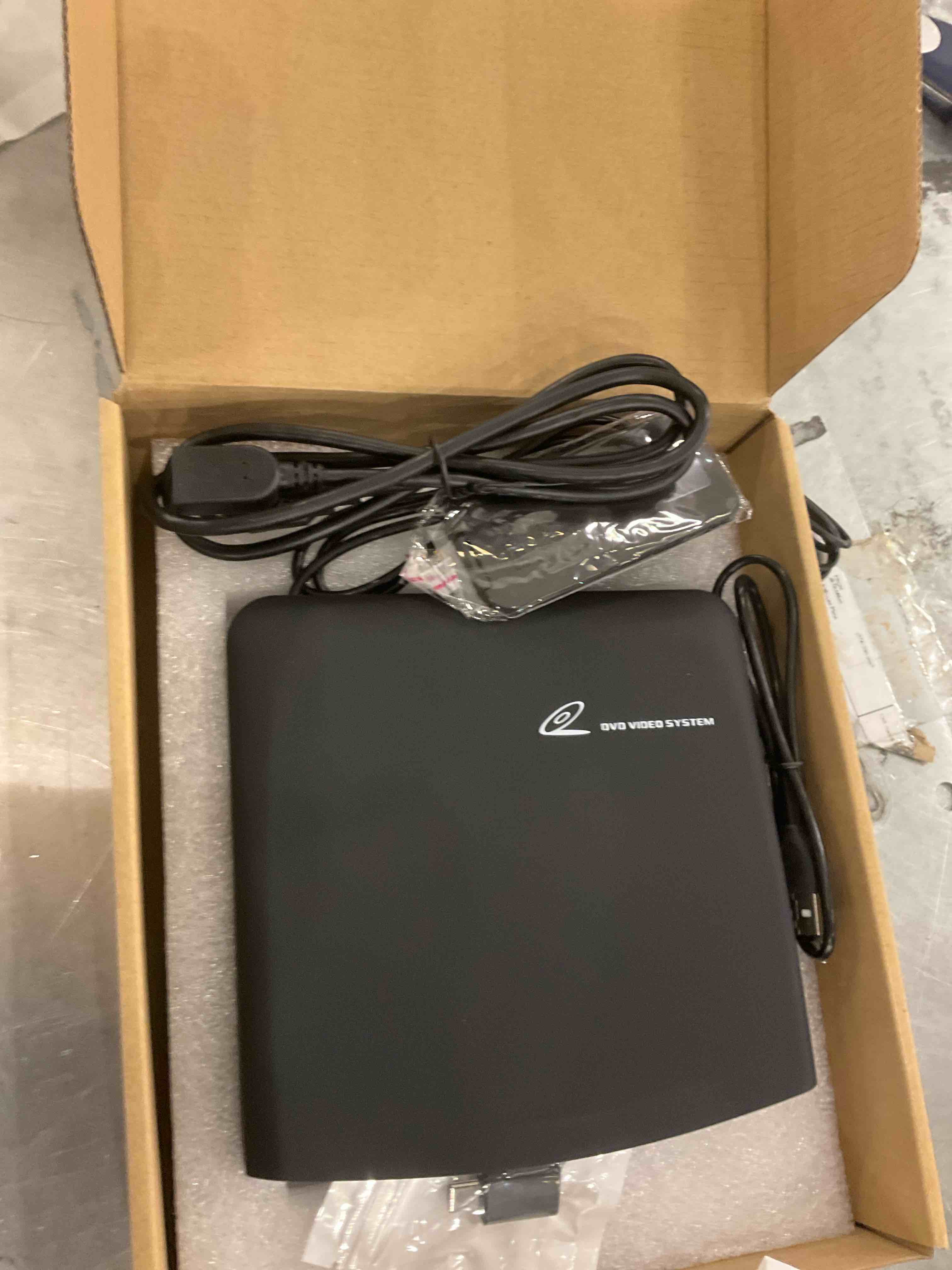 https://s3.amazonaws.com/lotting-images-prod/bidfta/BRN0569414_1736954432399.jpeg