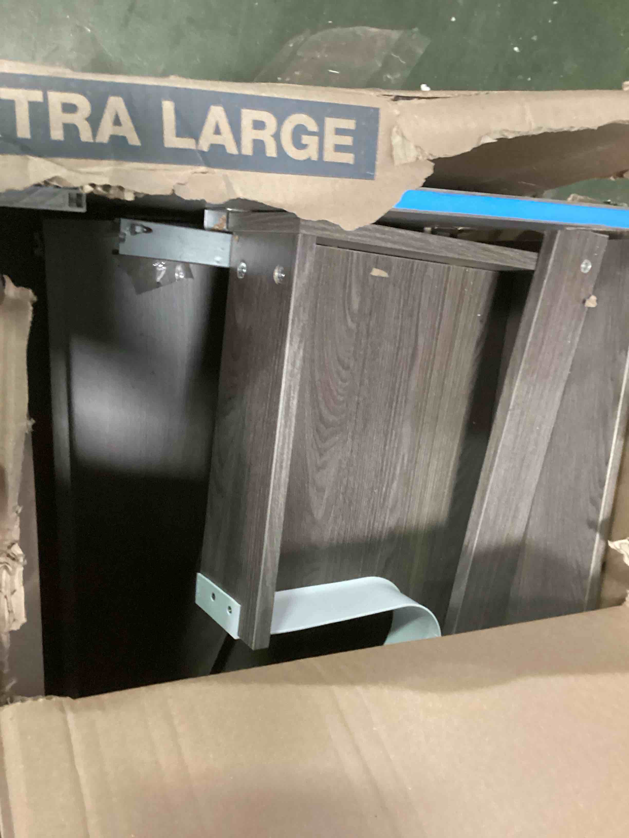 https://s3.amazonaws.com/lotting-images-prod/bidfta/BRN0572751_1734460780158.jpeg