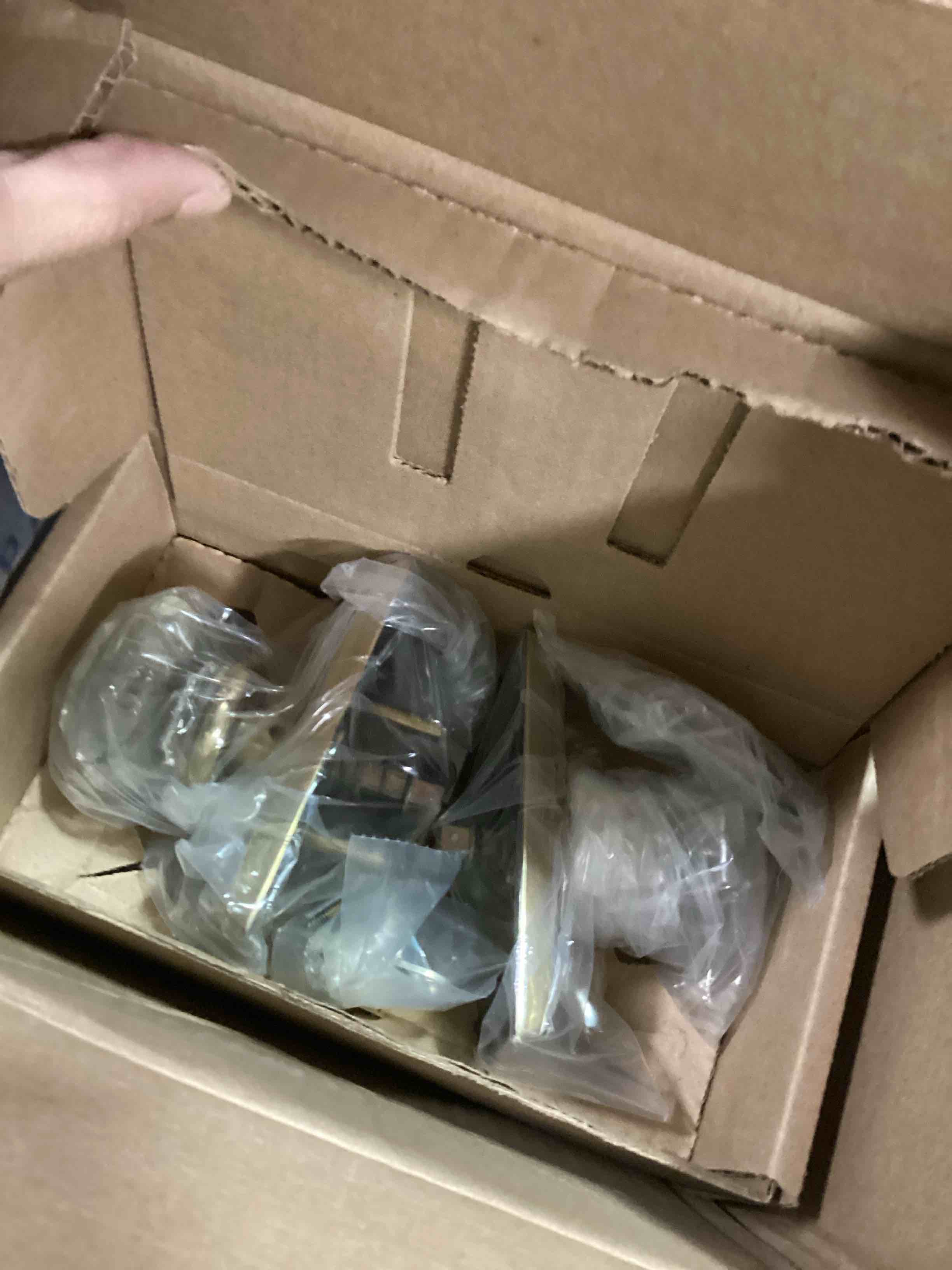 https://s3.amazonaws.com/lotting-images-prod/bidfta/BRN0573819_1732733482546.jpeg