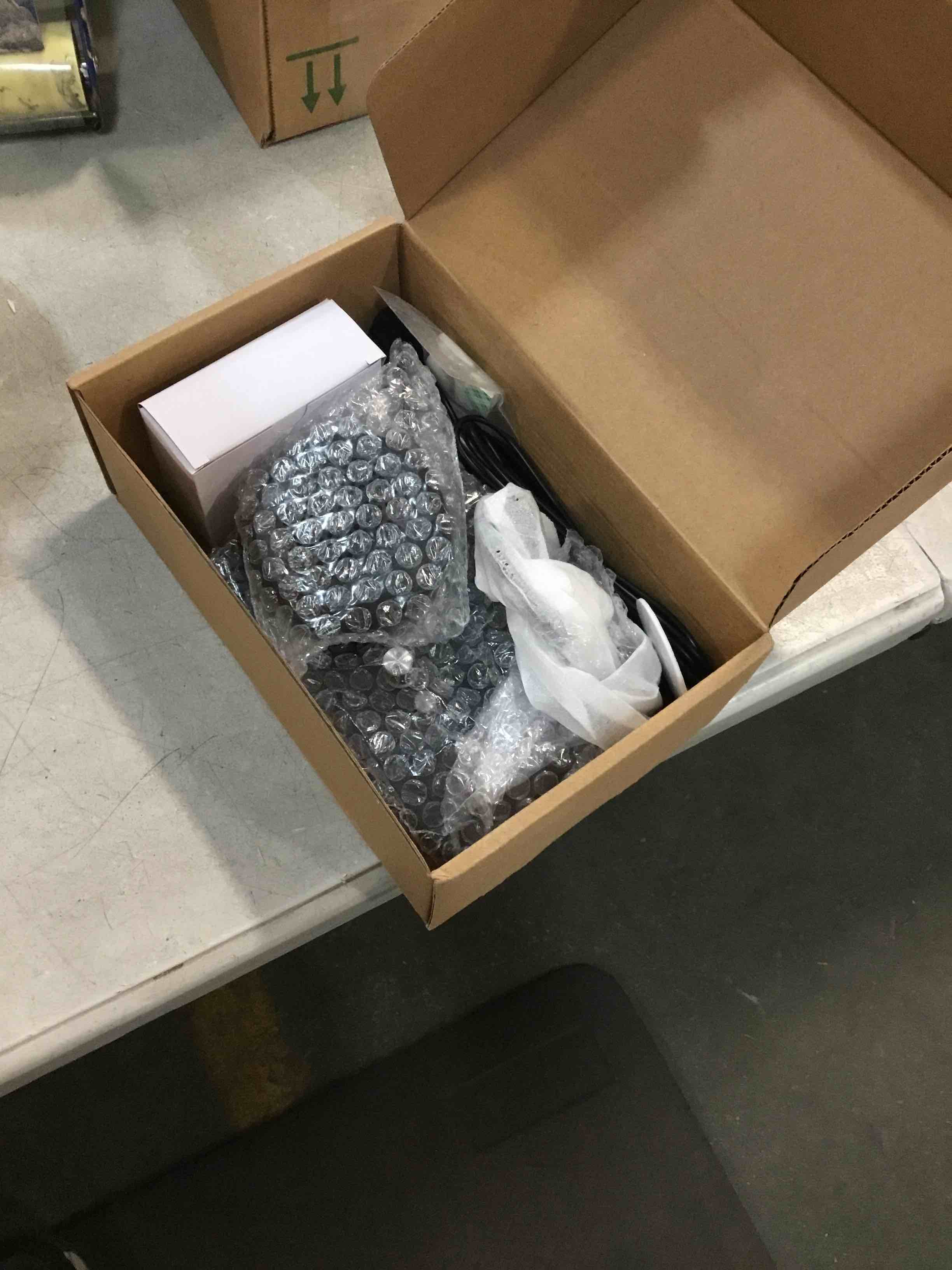 https://s3.amazonaws.com/lotting-images-prod/bidfta/BRN0575883_1730293831404.jpeg
