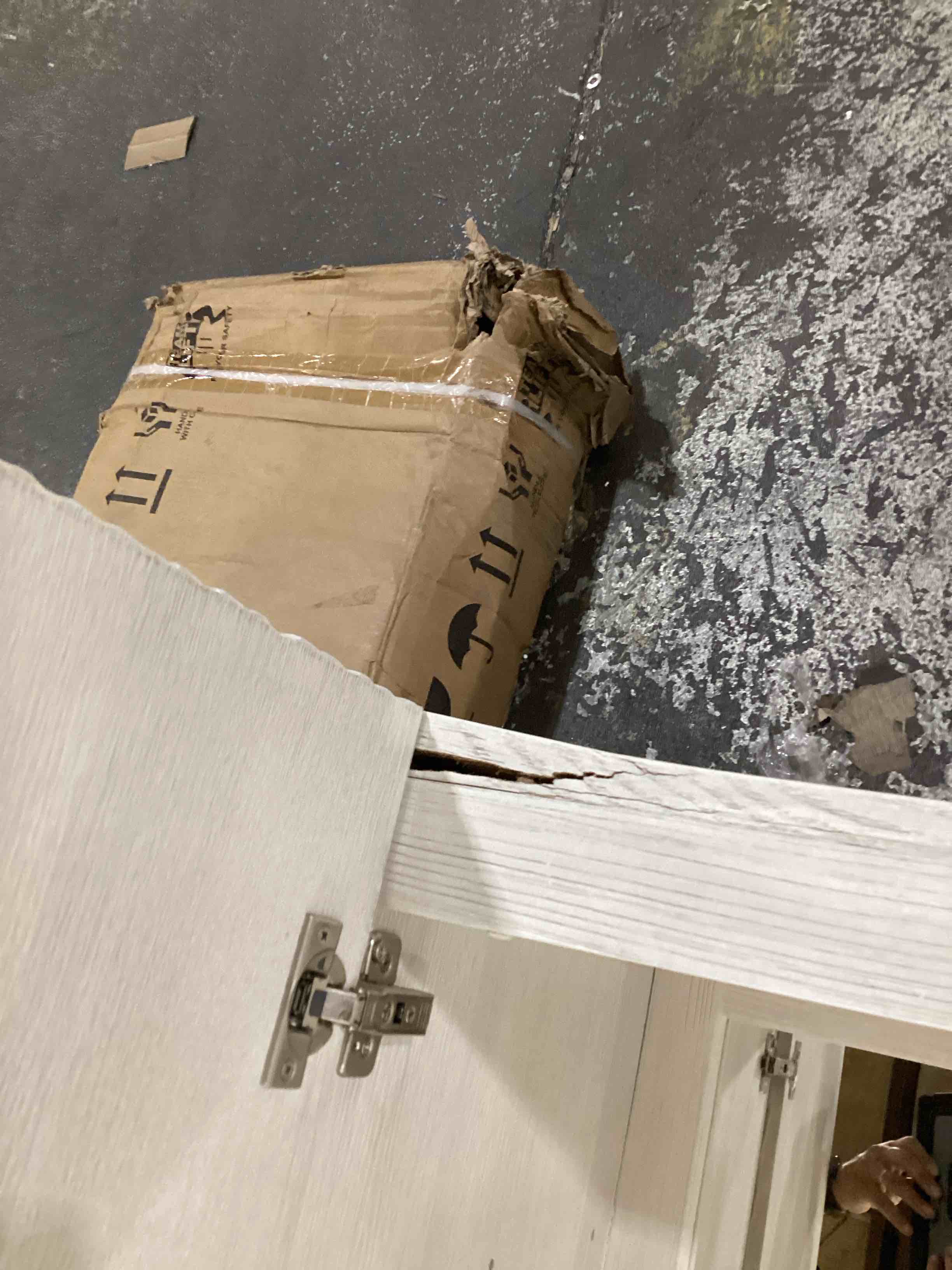 https://s3.amazonaws.com/lotting-images-prod/bidfta/BRN1268052_1753298530554.jpeg