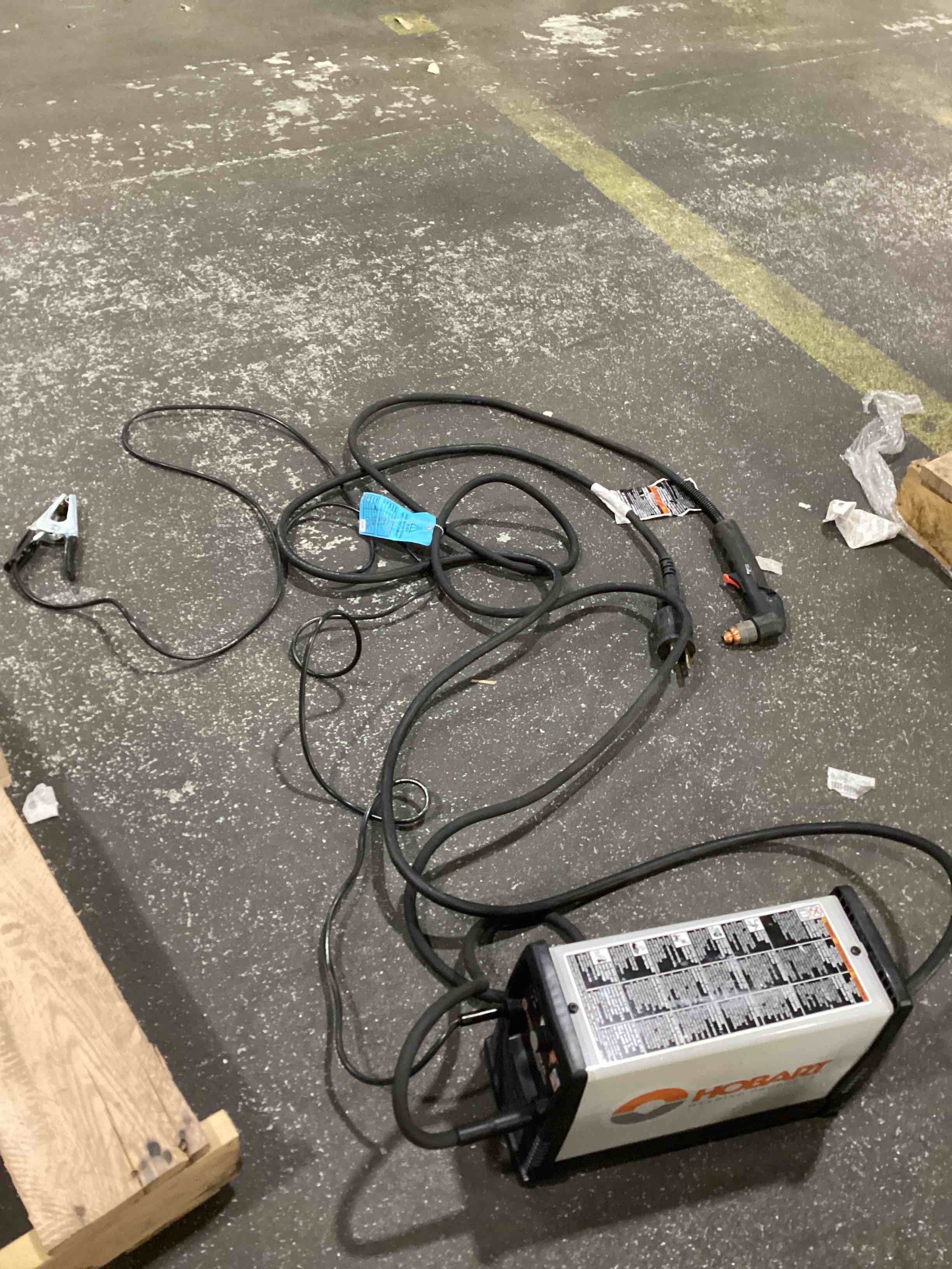 https://s3.amazonaws.com/lotting-images-prod/bidfta/BRN1268749_1754941658657.jpeg