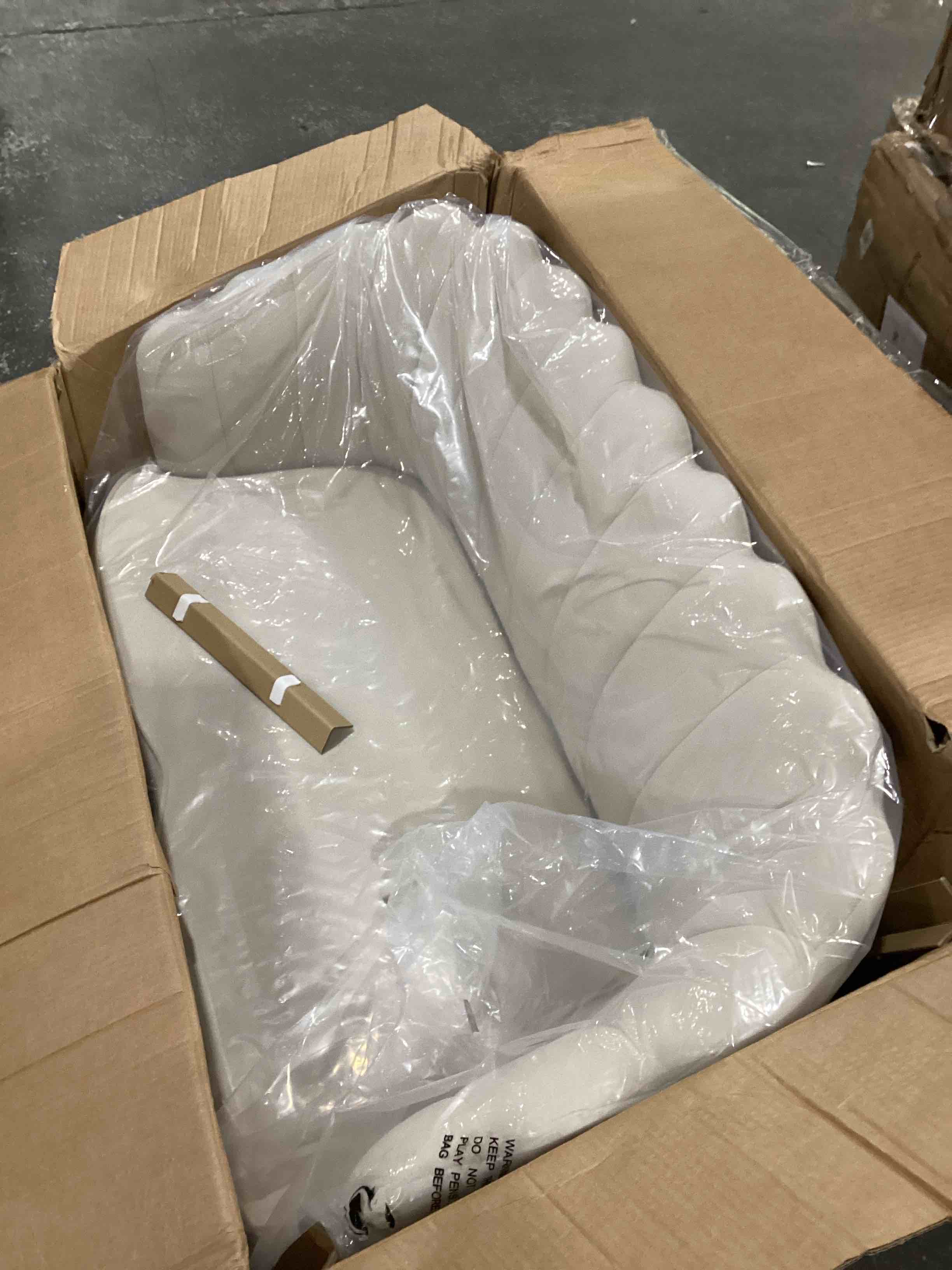 https://s3.amazonaws.com/lotting-images-prod/bidfta/BRN1269382_1756144242844.jpeg