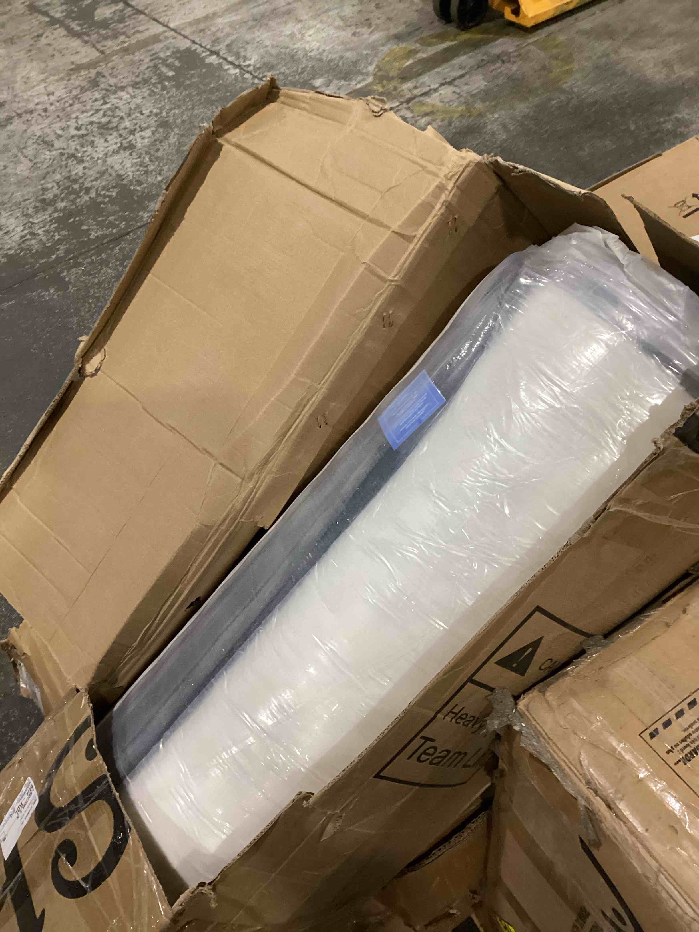 https://s3.amazonaws.com/lotting-images-prod/bidfta/BRN1269709_1757082571295.jpeg