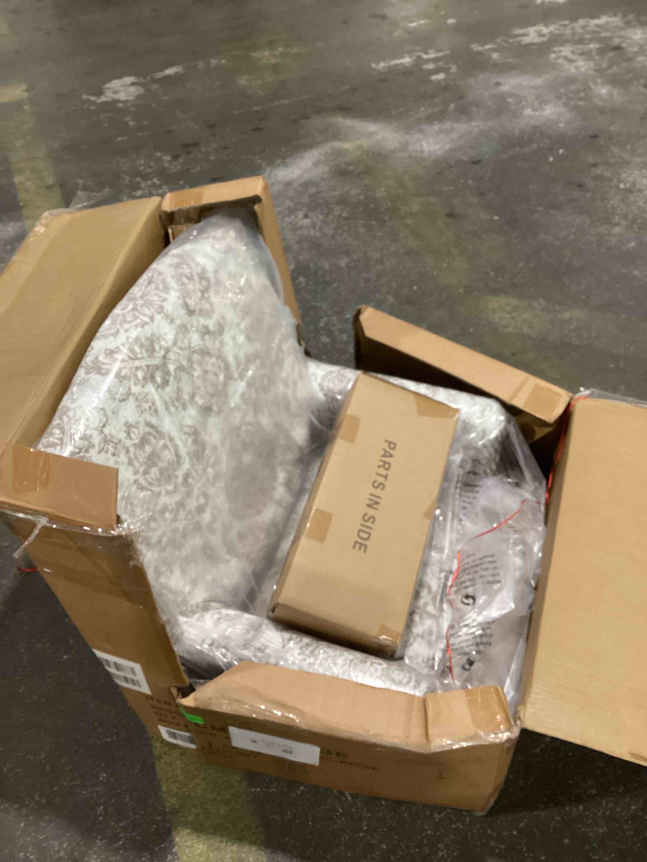 https://s3.amazonaws.com/lotting-images-prod/bidfta/BRN1269788_1757424842653.jpeg