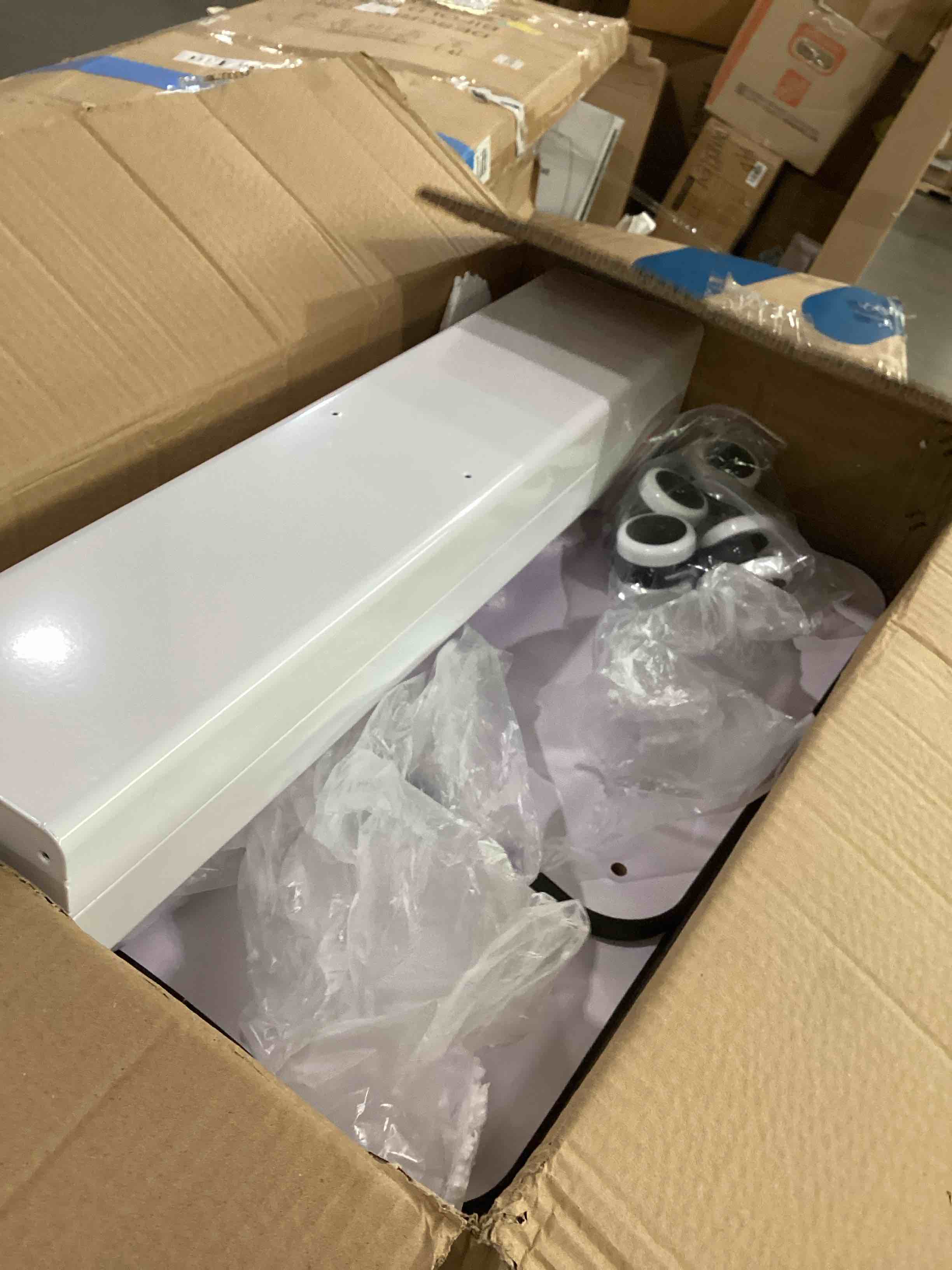 https://s3.amazonaws.com/lotting-images-prod/bidfta/BRN1269938_1757615146582.jpeg