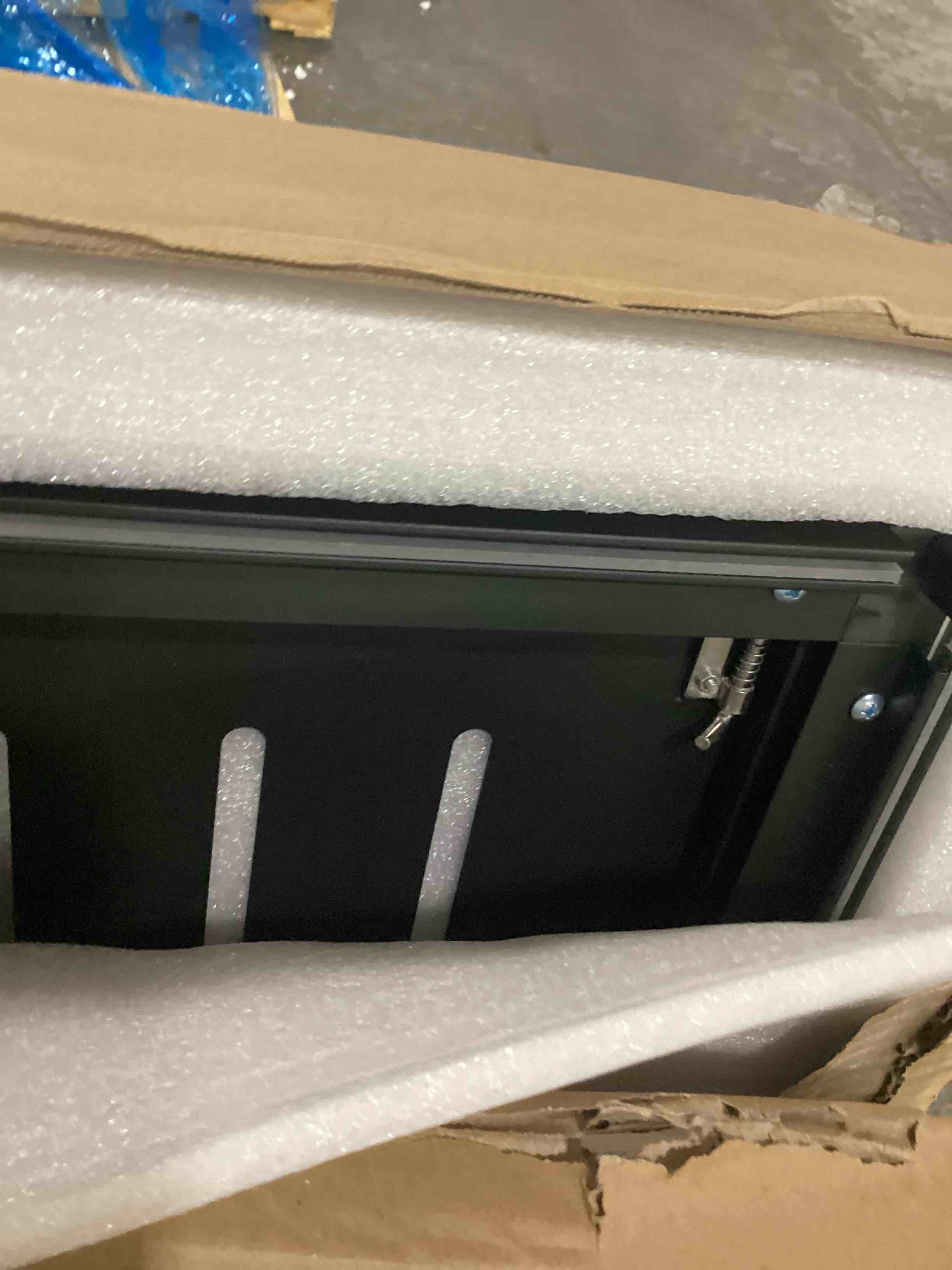 https://s3.amazonaws.com/lotting-images-prod/bidfta/BRN1273925_1757515720126.jpeg