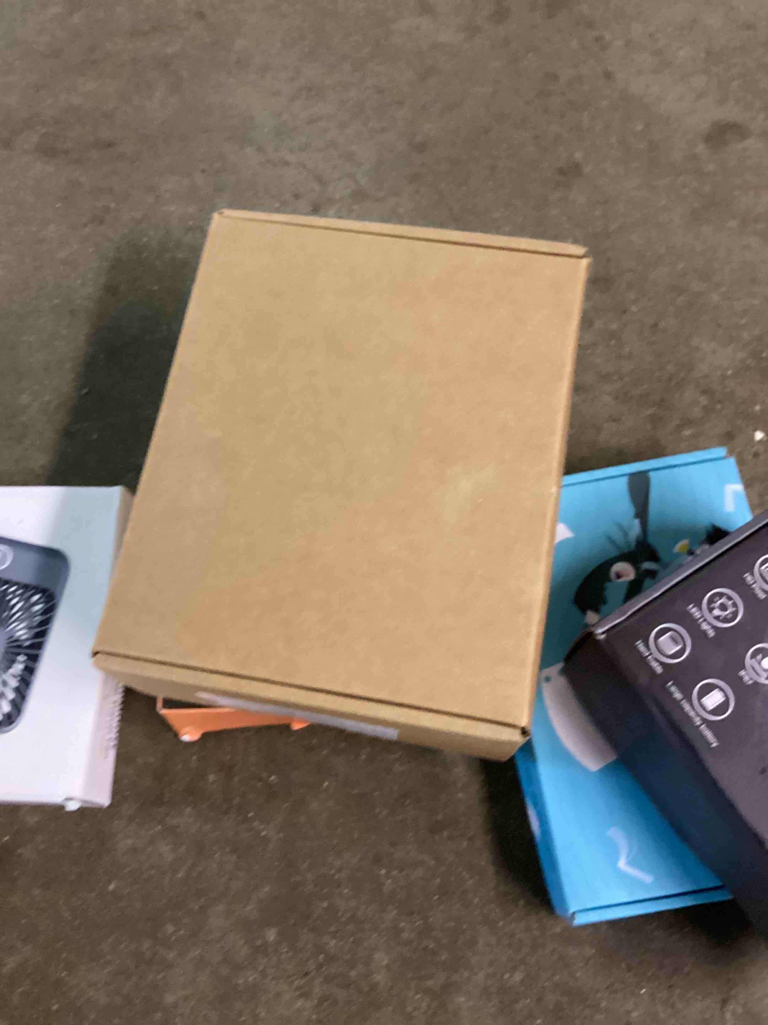 https://s3.amazonaws.com/lotting-images-prod/bidfta/BRN1290113_1750981307572.jpeg