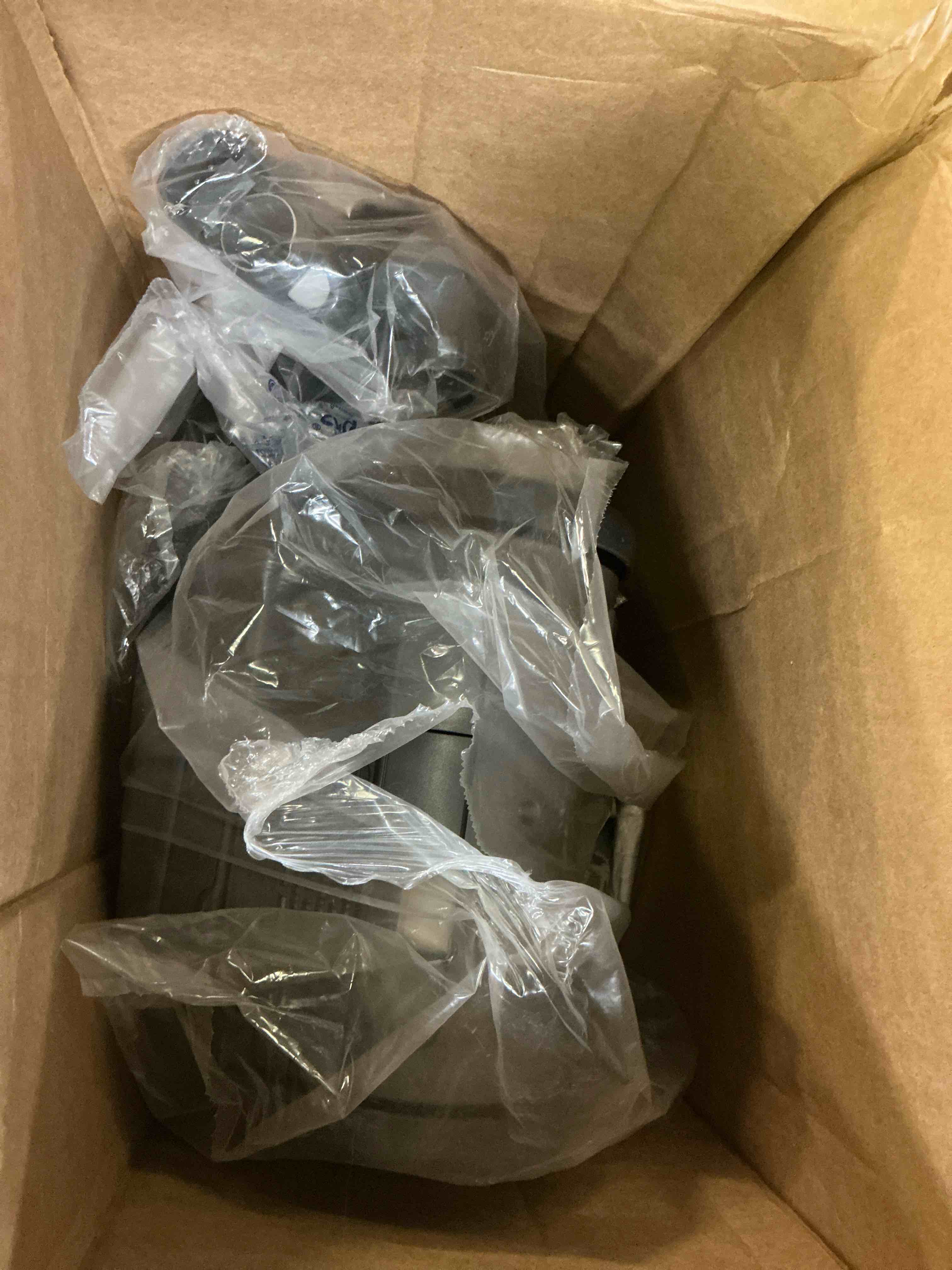 https://s3.amazonaws.com/lotting-images-prod/bidfta/BRN1290714_1753627613562.jpeg