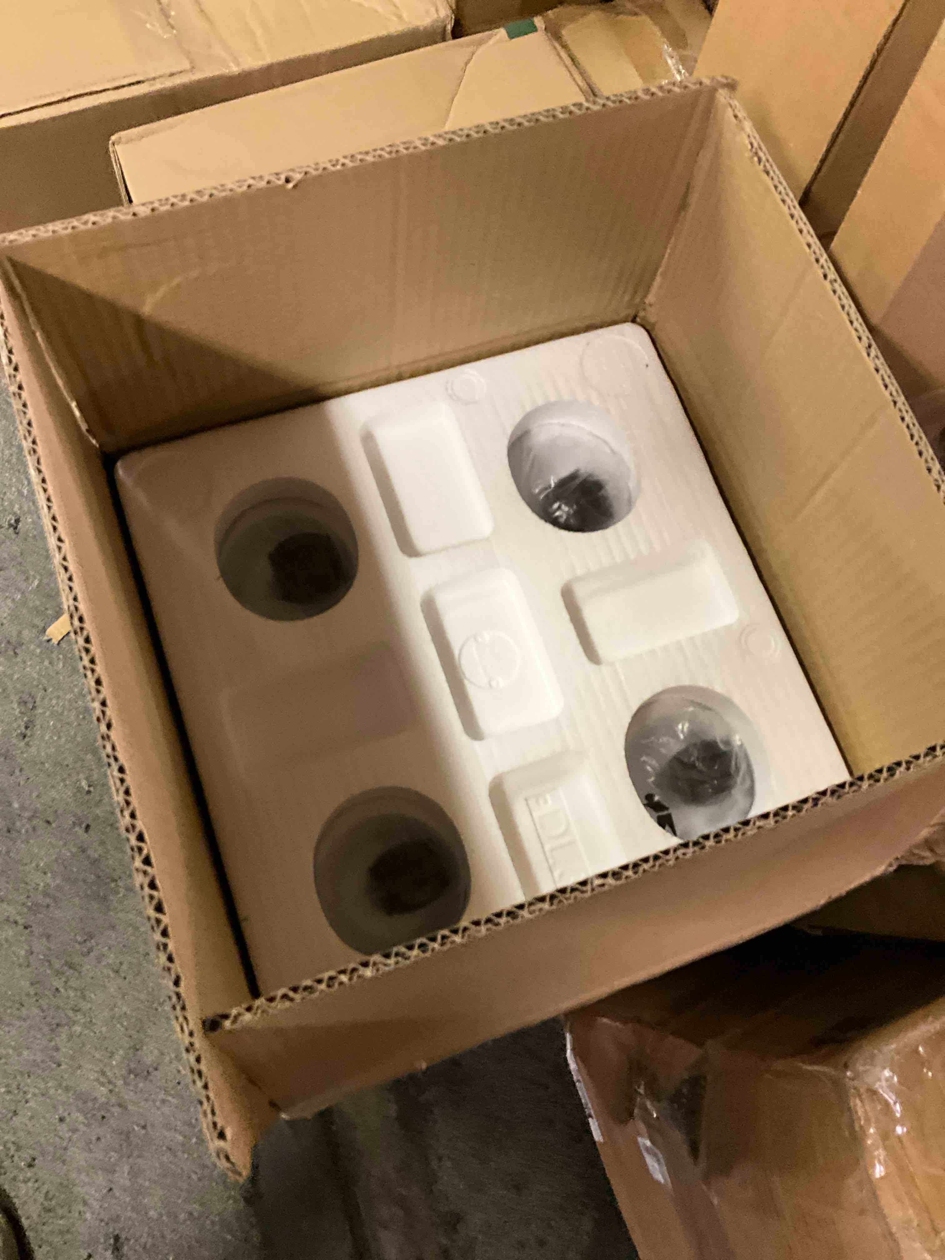 https://s3.amazonaws.com/lotting-images-prod/bidfta/BRN1294100_1755557337354.jpeg