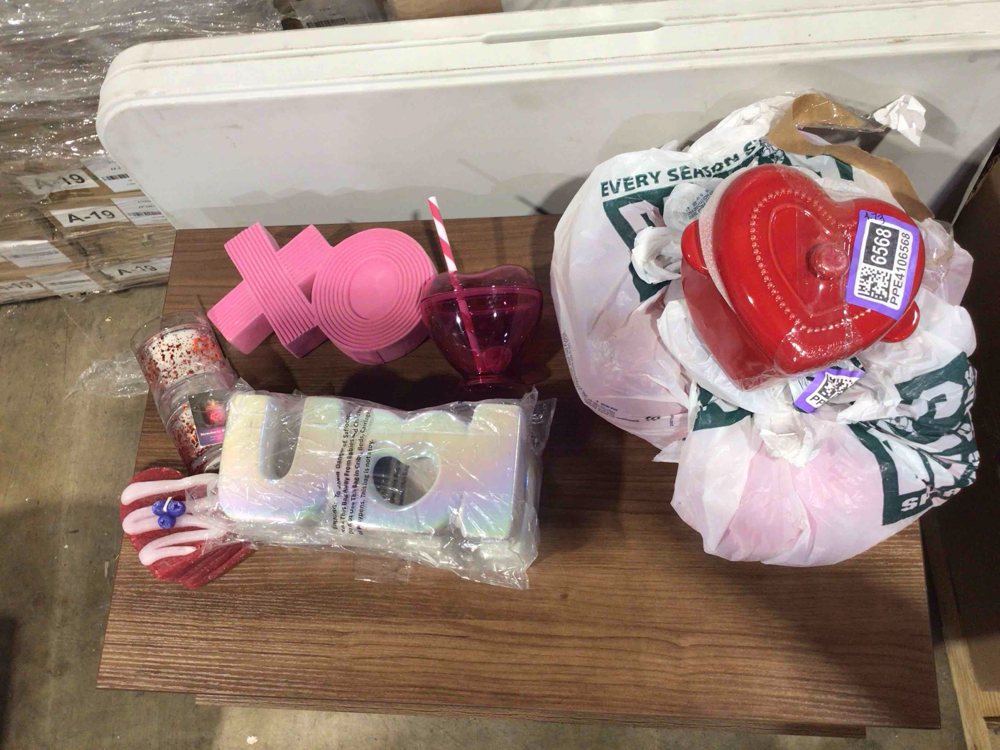 Condition photo showing New/Like New for Assorted Valentines Day Items more than 10+ items
