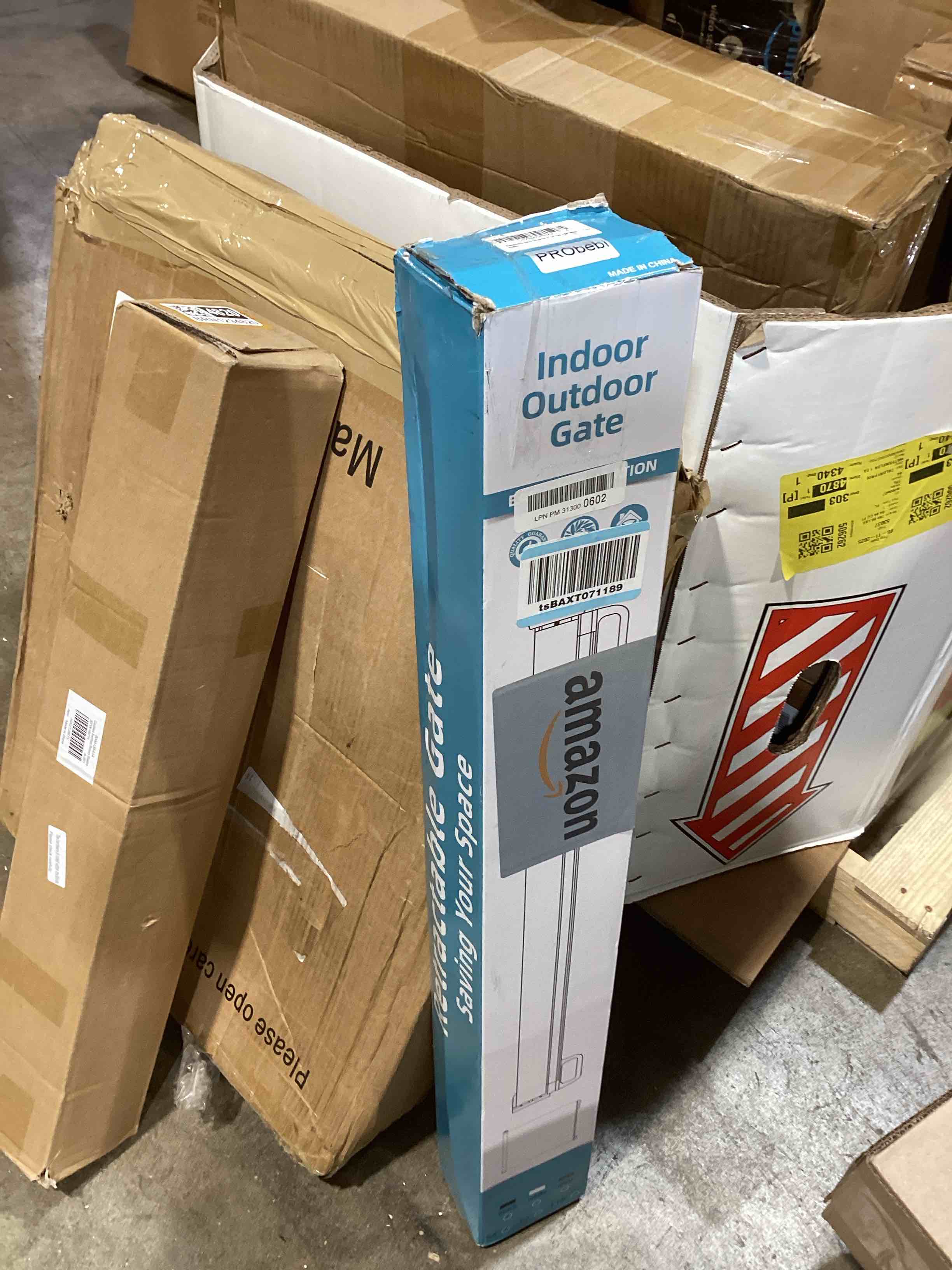 Condition photo showing Good Condition for probebi Retractable Baby, Child & Dog Gates for Stairs, Extends to 54" Wide 34" Tall, Use for Outdoor, Indoor, Hallways, Doorways, Deck, Porch, Black