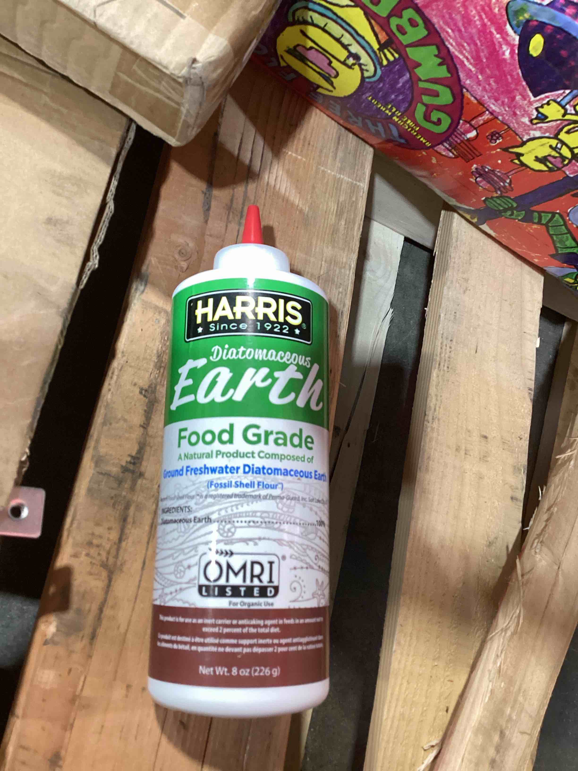 Condition photo showing New/Like New for HARRIS Diatomaceous Earth Food Grade, Half Pound with Easy Application Puffer Tip Lab Chemical