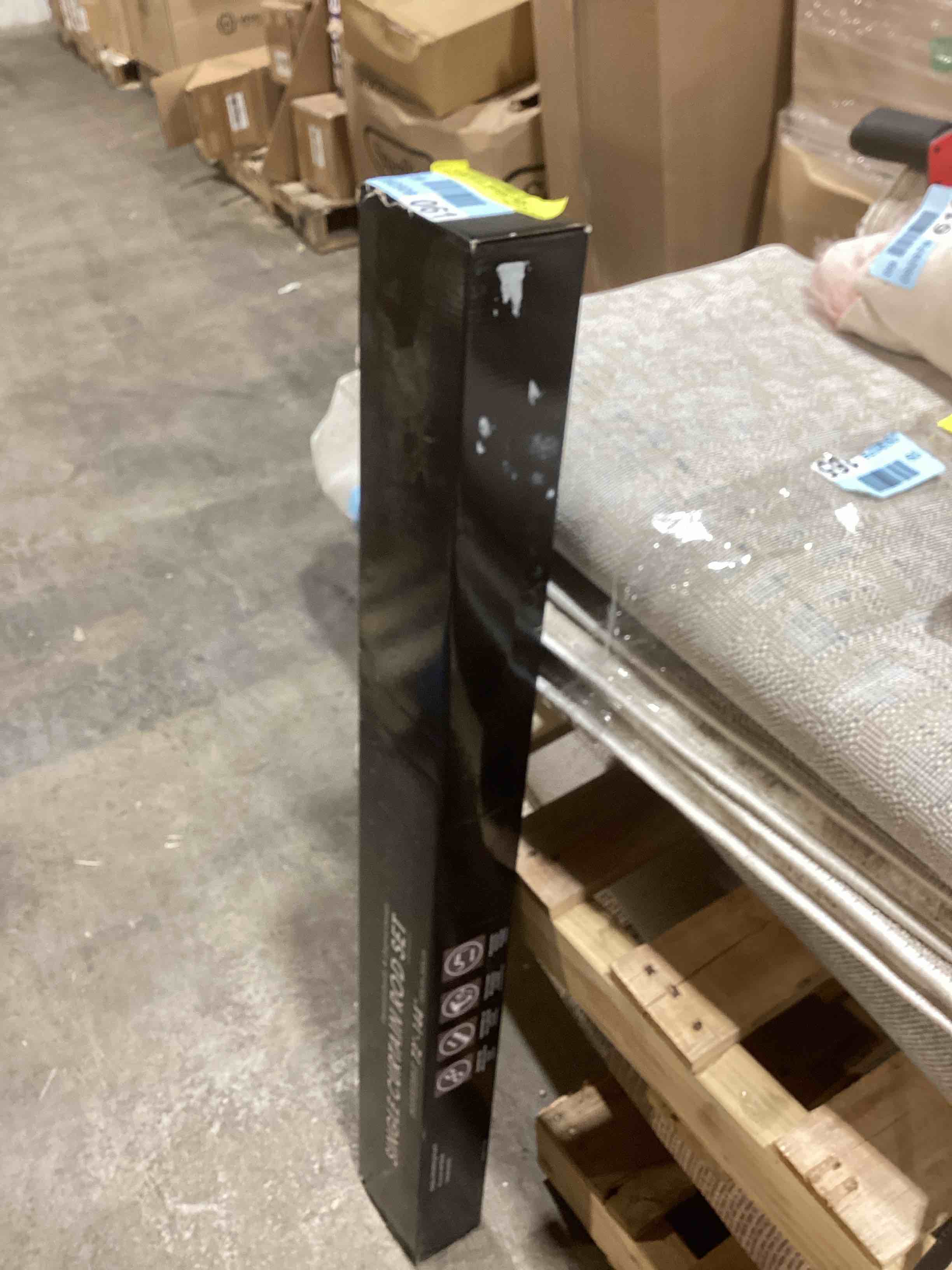 Condition photo showing Good Condition for Nicastro Beige Iron Adjustable 1” Dia Single Curtain Rod 