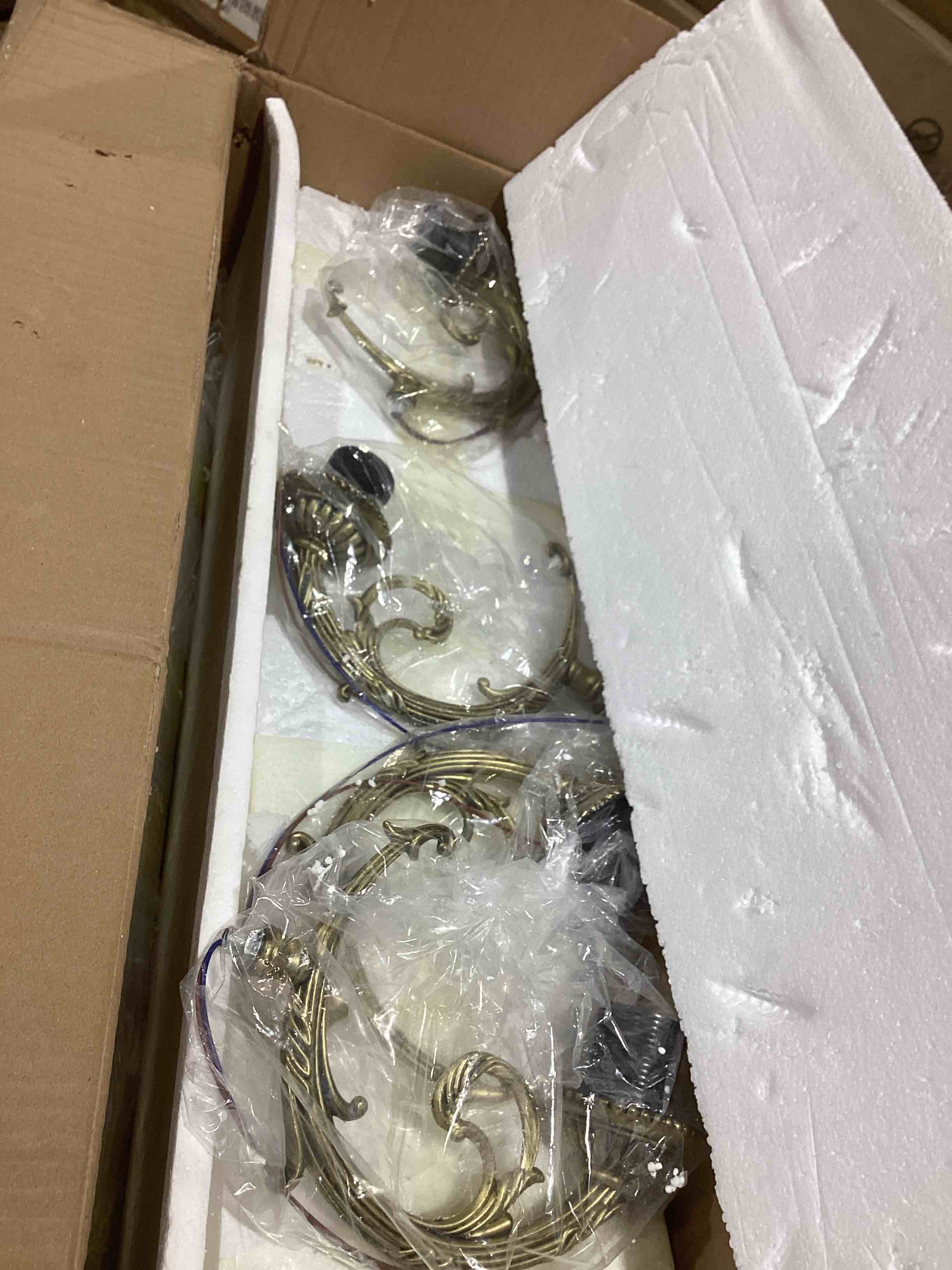 Condition photo showing Good Condition for Tola 4- Light Vanity Light 